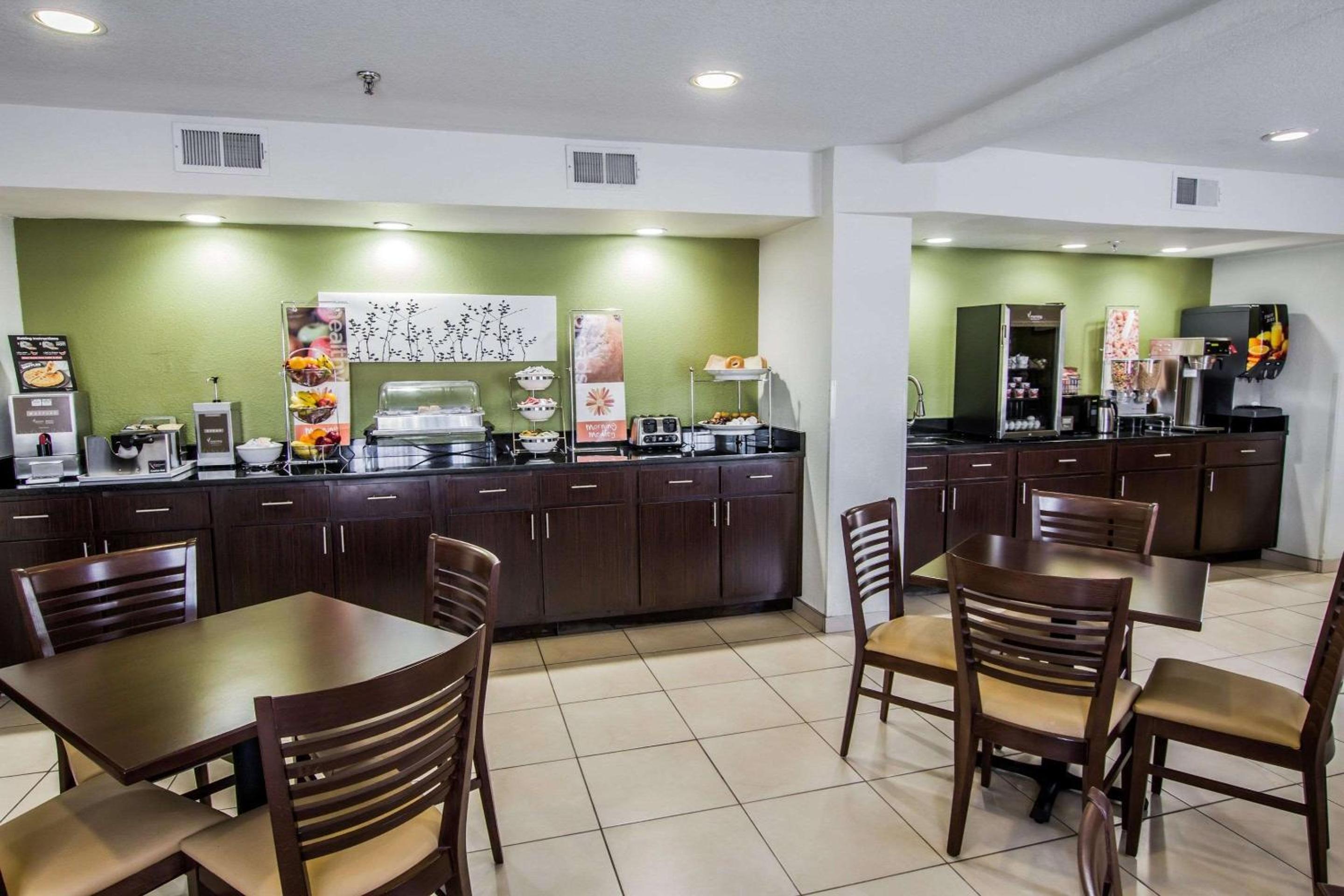 Gallup Vacations - Sleep Inn Gallup - Property Image 9
