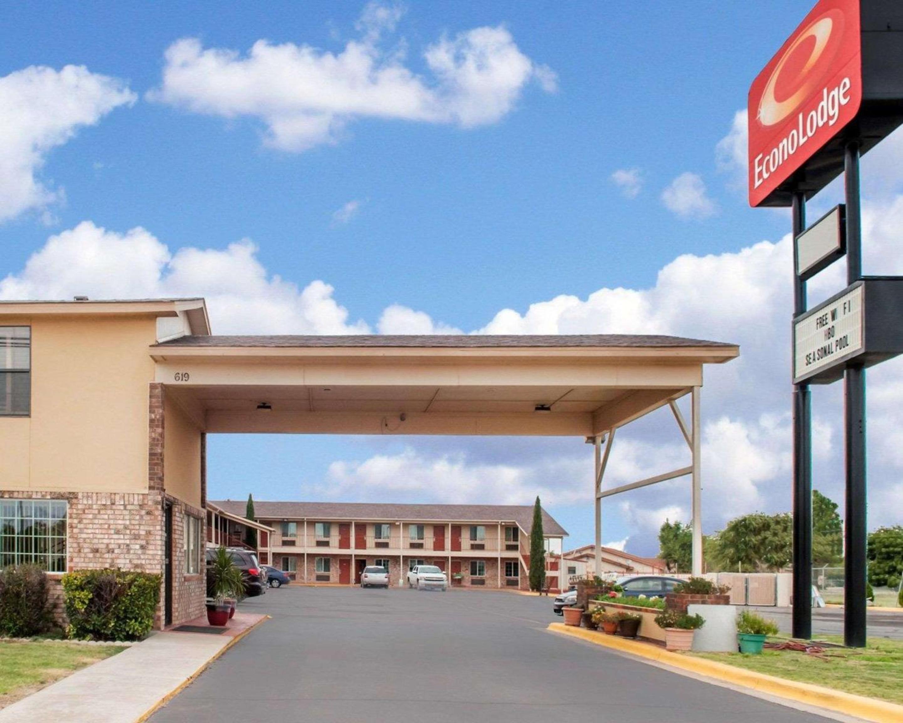 Hobbs Vacations - Econo Lodge Hobbs - Property Image 4