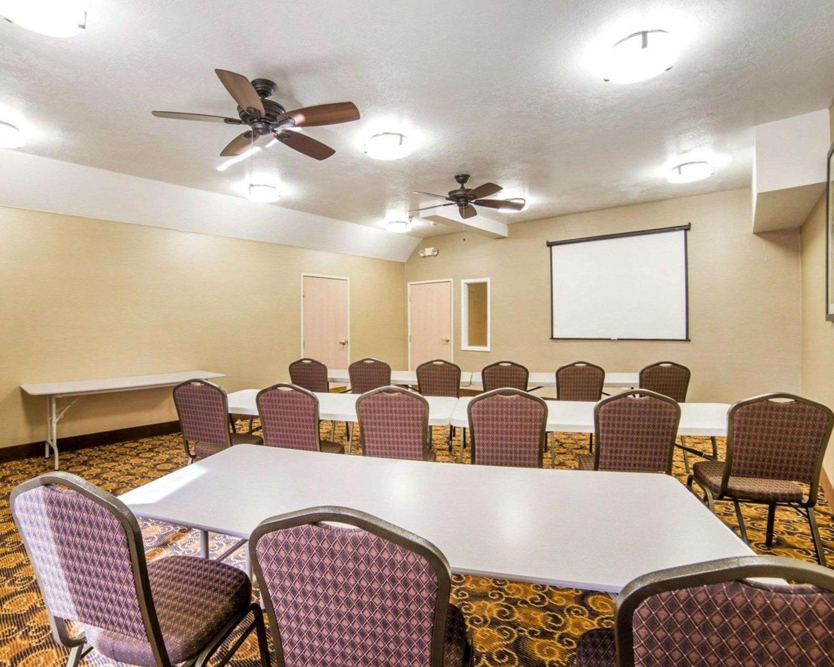 Elko Vacations - Comfort Inn Elko - Property Image 8