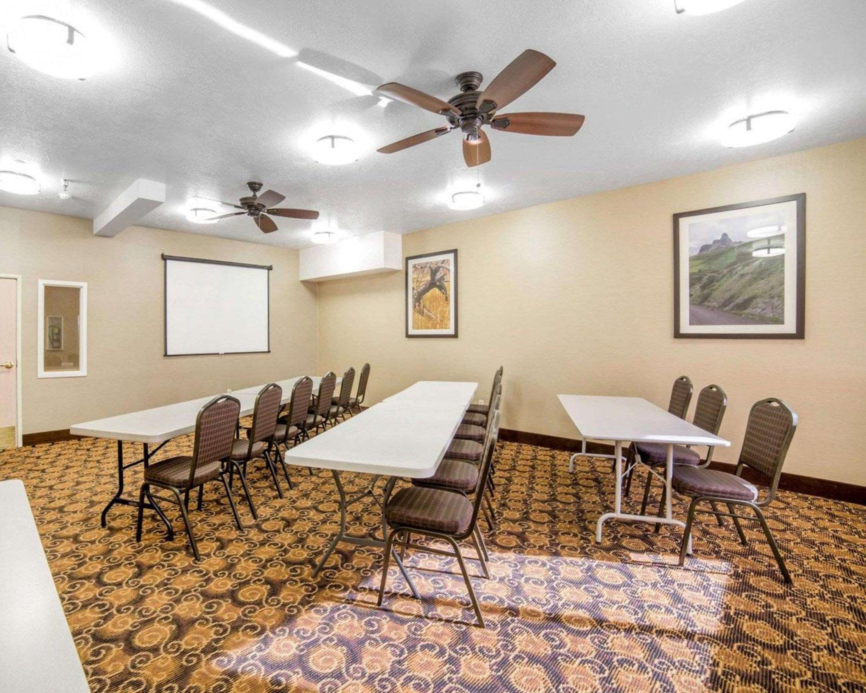 Elko Vacations - Comfort Inn Elko - Property Image 9