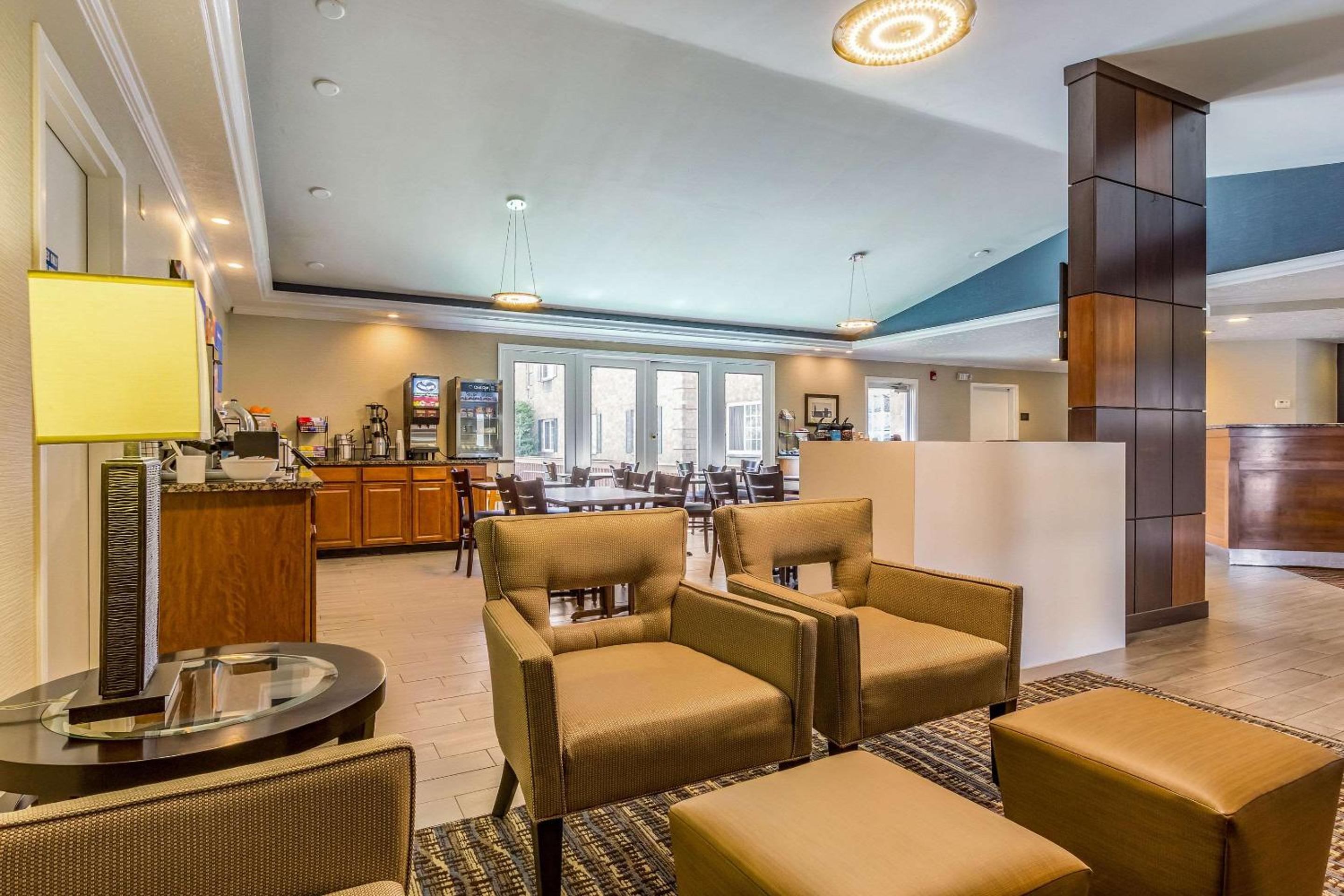 Comfort Inn Independence - Cleveland view 5