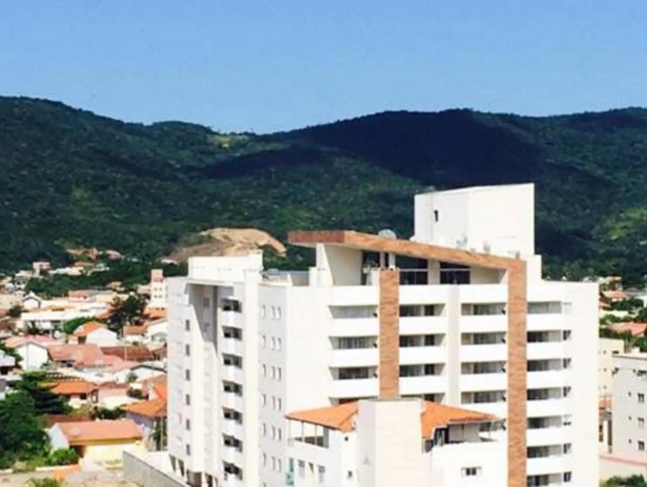Lindo apartamento 3 dorm a 100m da praia de Perequê view 2