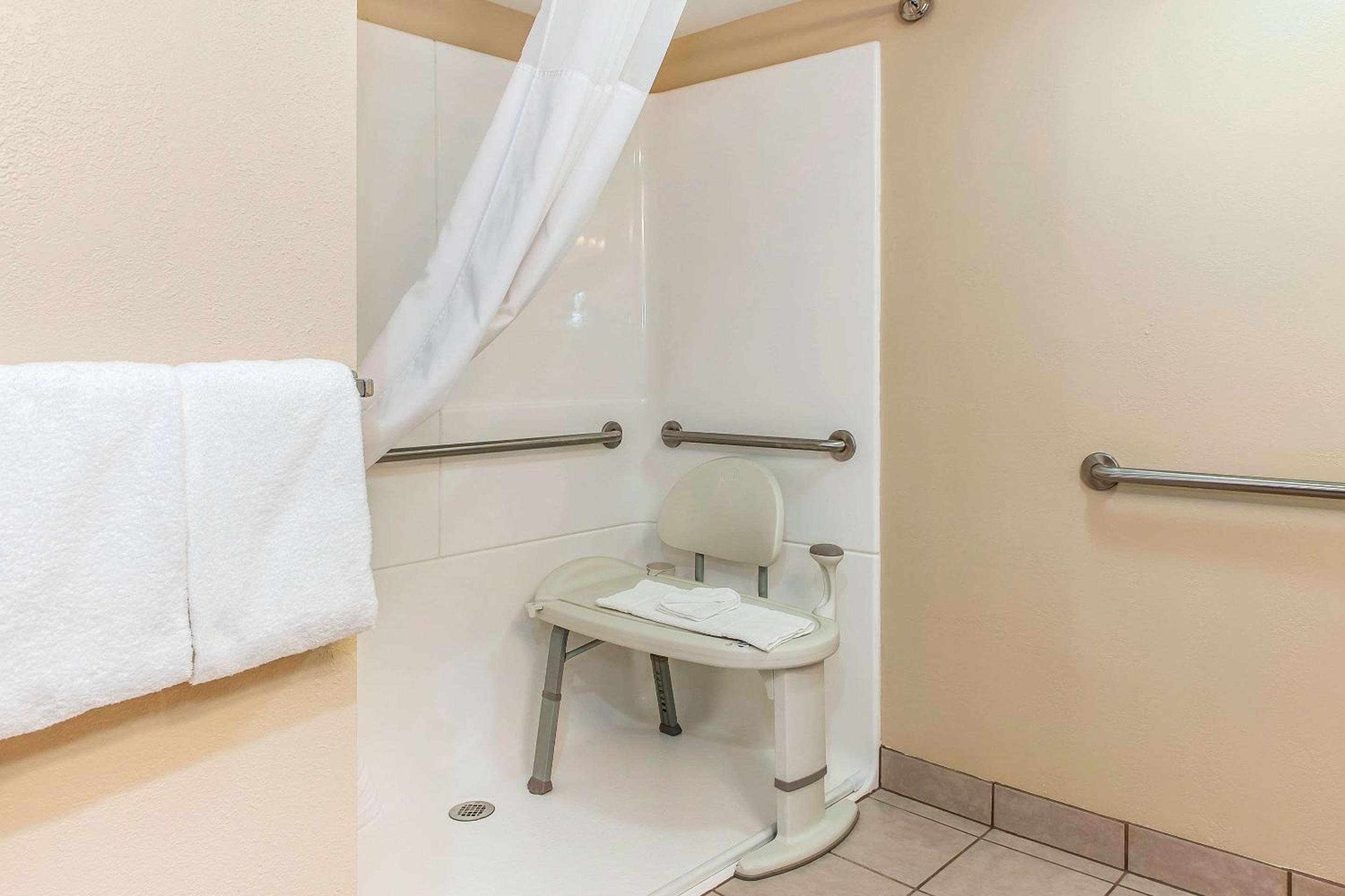 Findlay Vacations - Quality Inn - Property Image 12