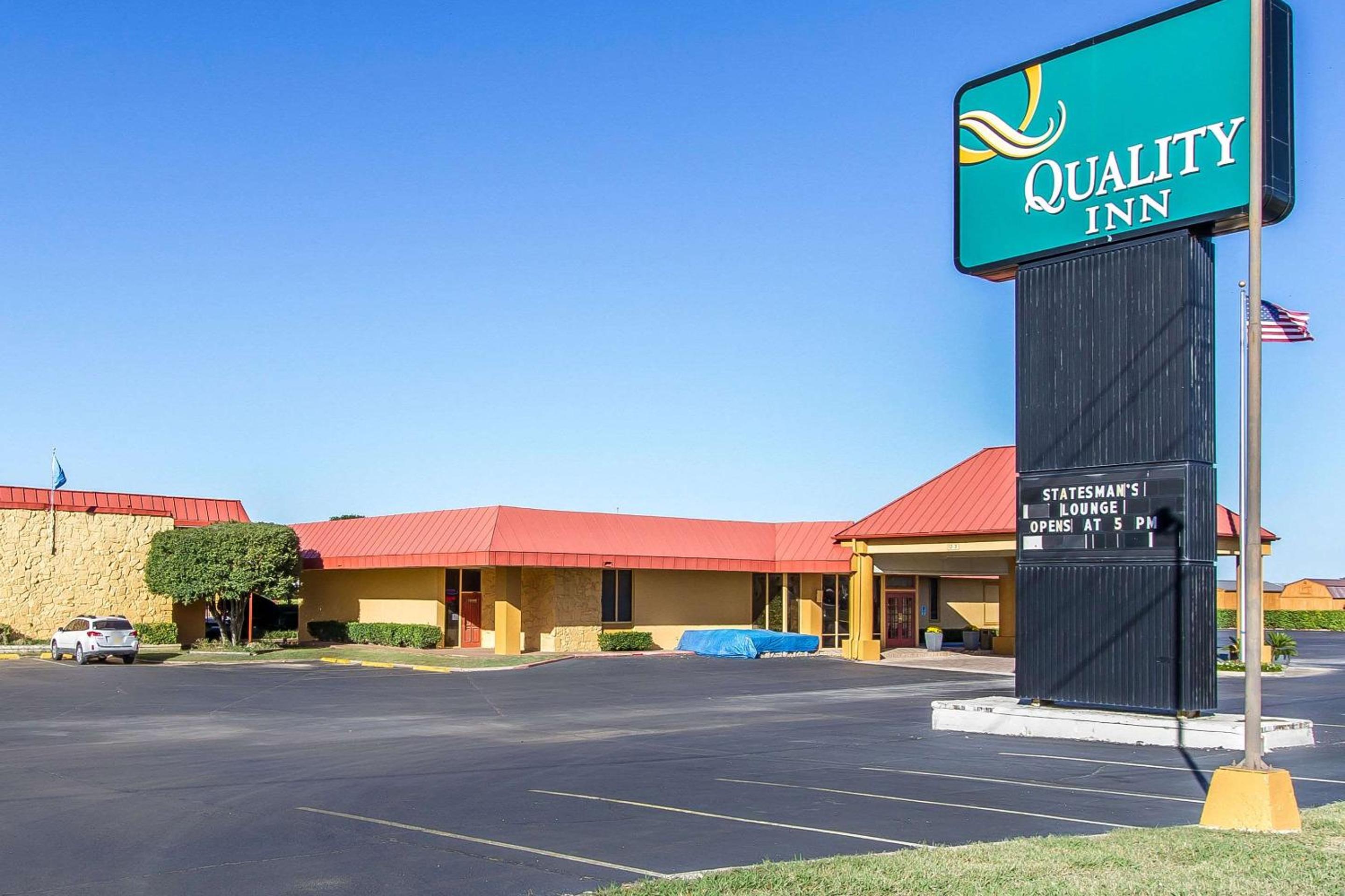 Quality Inn Ada near University view 2
