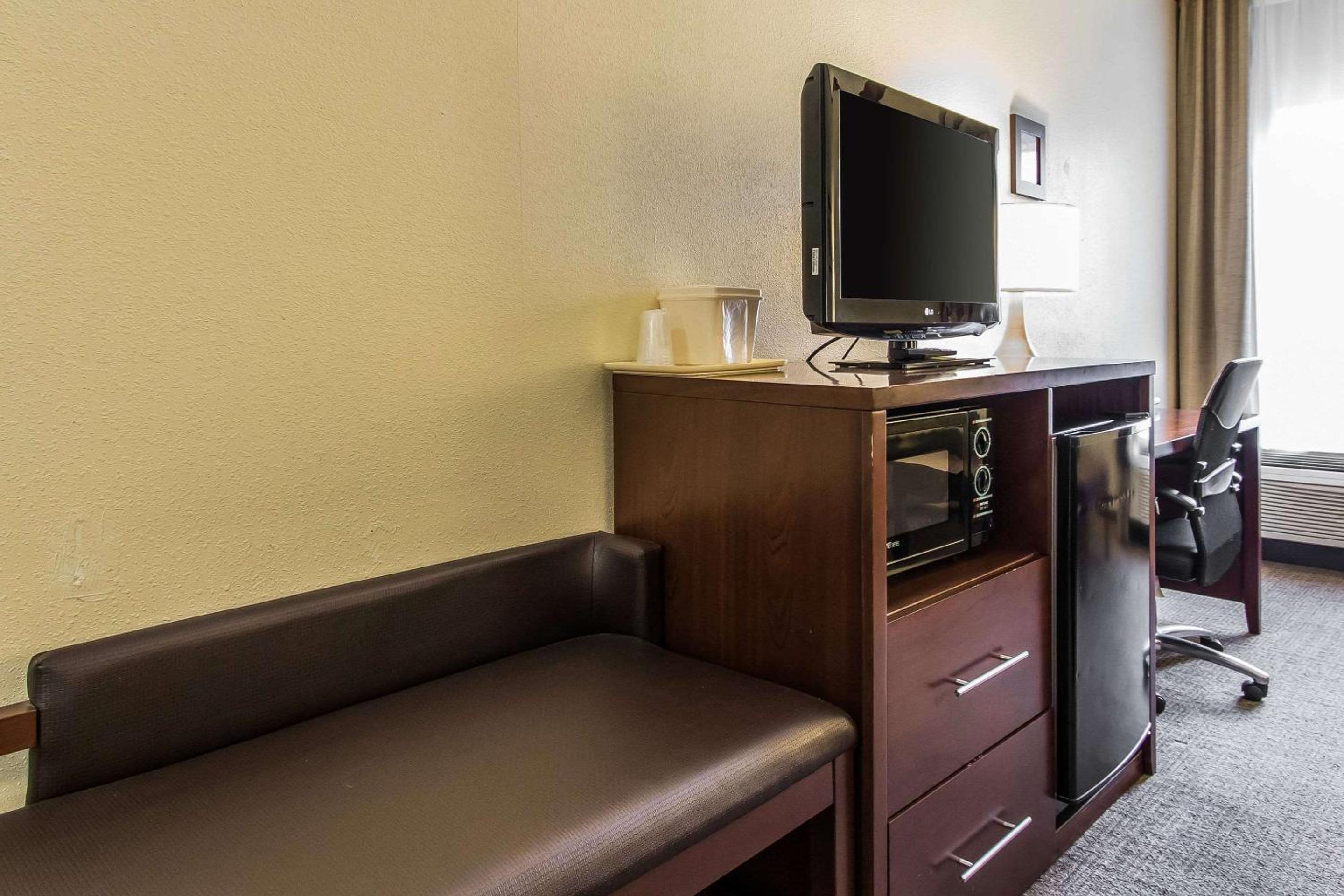 Ardmore Inn & Suites Ardmore view 5