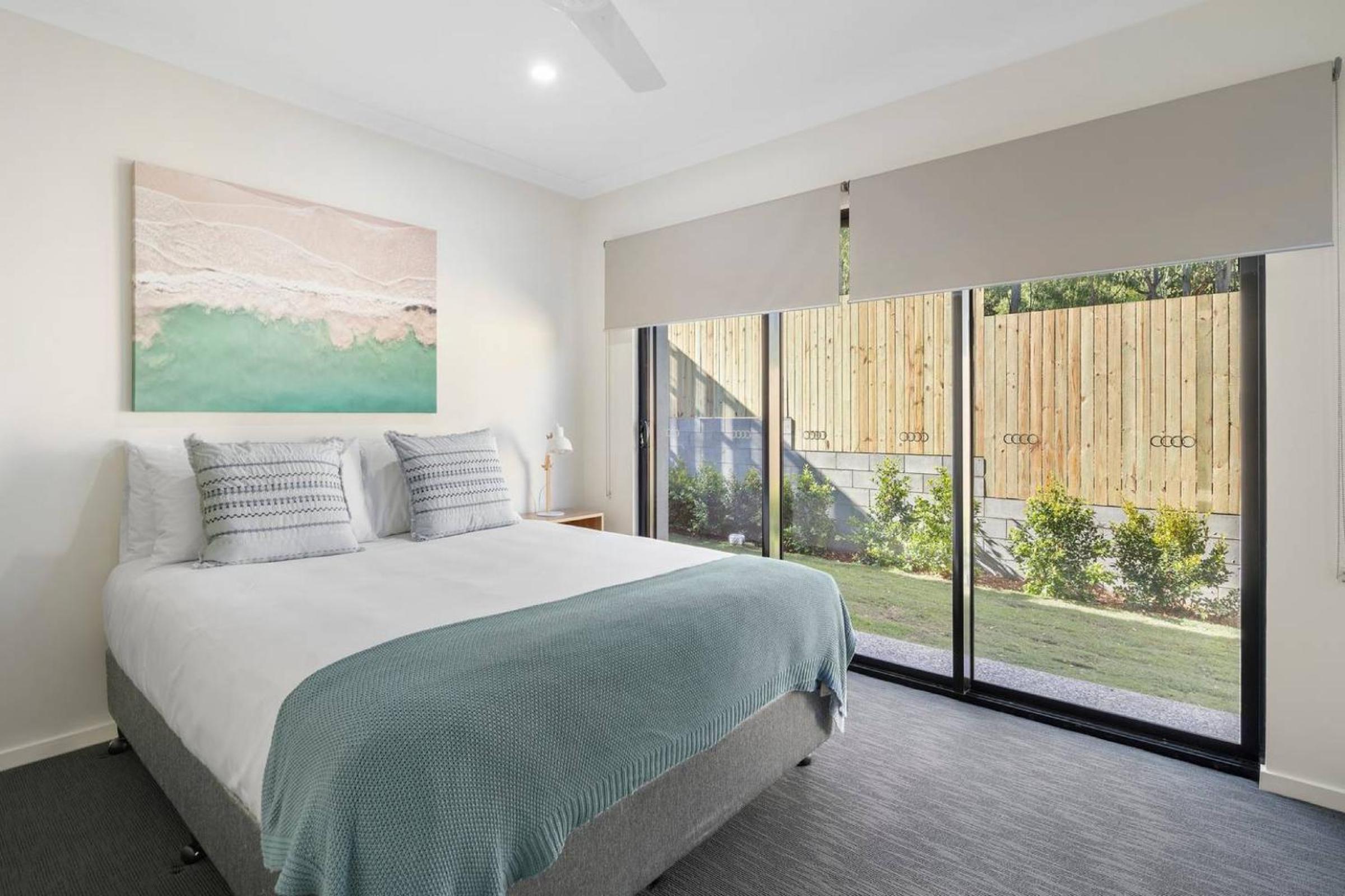 DAYDREAMING Airlie Beach, Water views & only 200m to boardwalk.