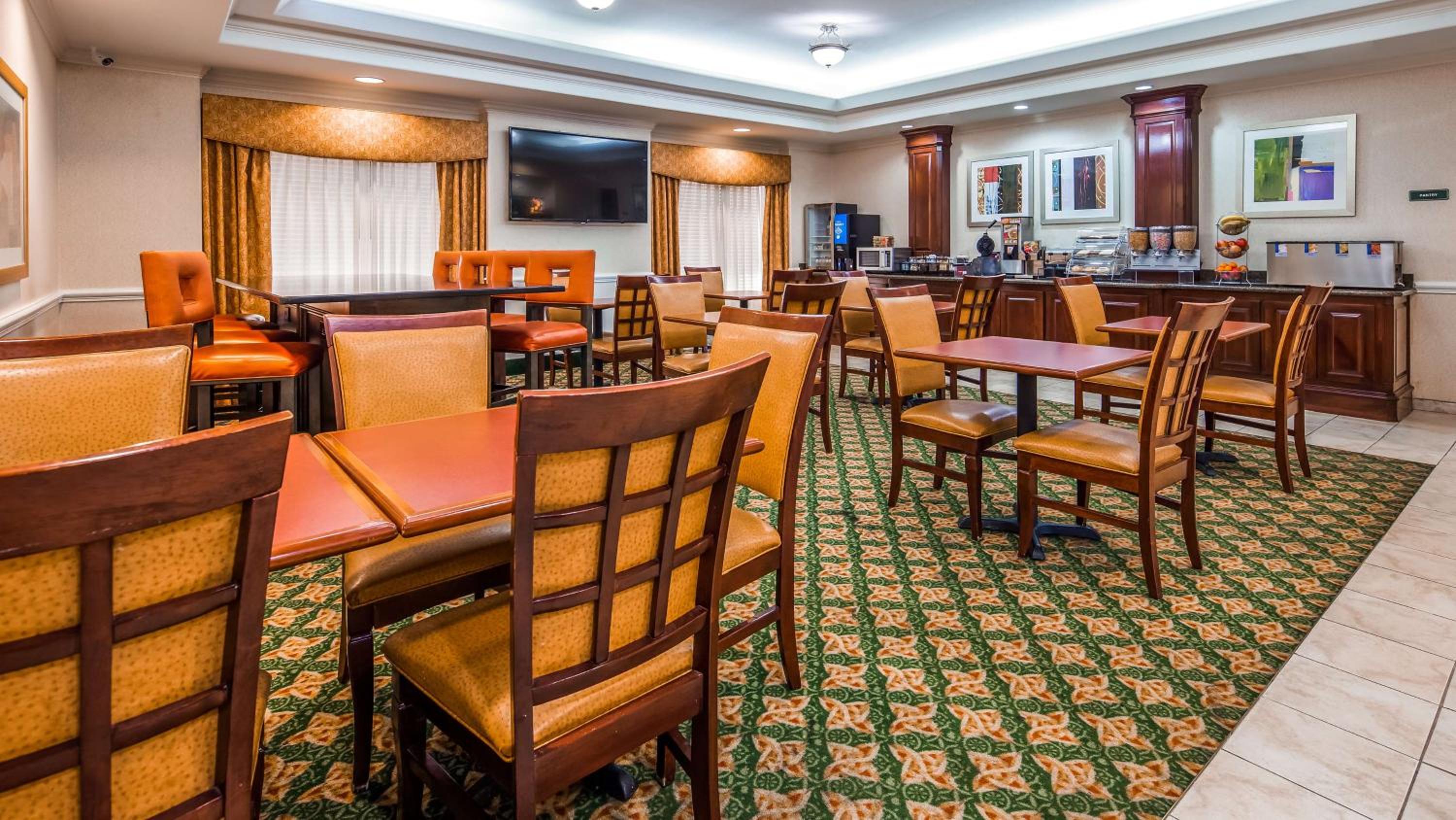 Dallas Vacations - Best Western Plus Waxahachie Inn  Suites - Property Image 4