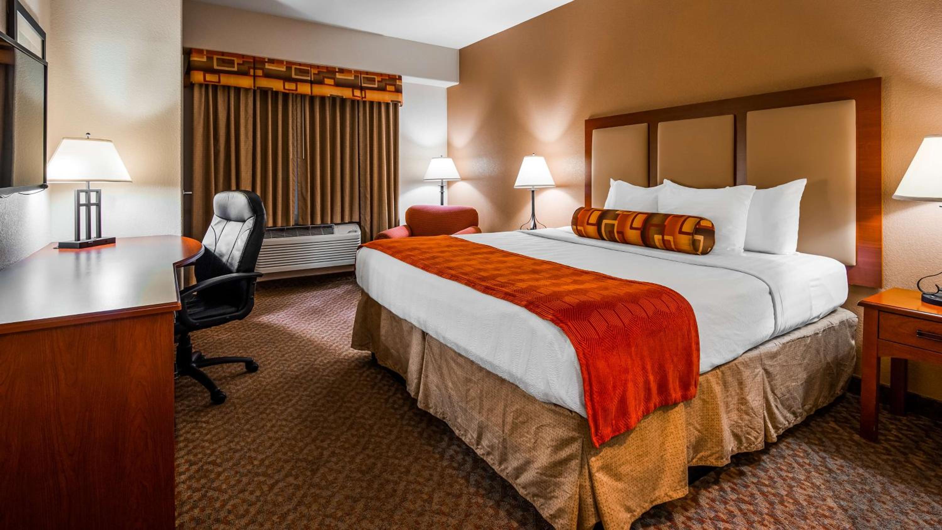 Best Western Plus Waxahachie Inn  Suites - Property Image 11