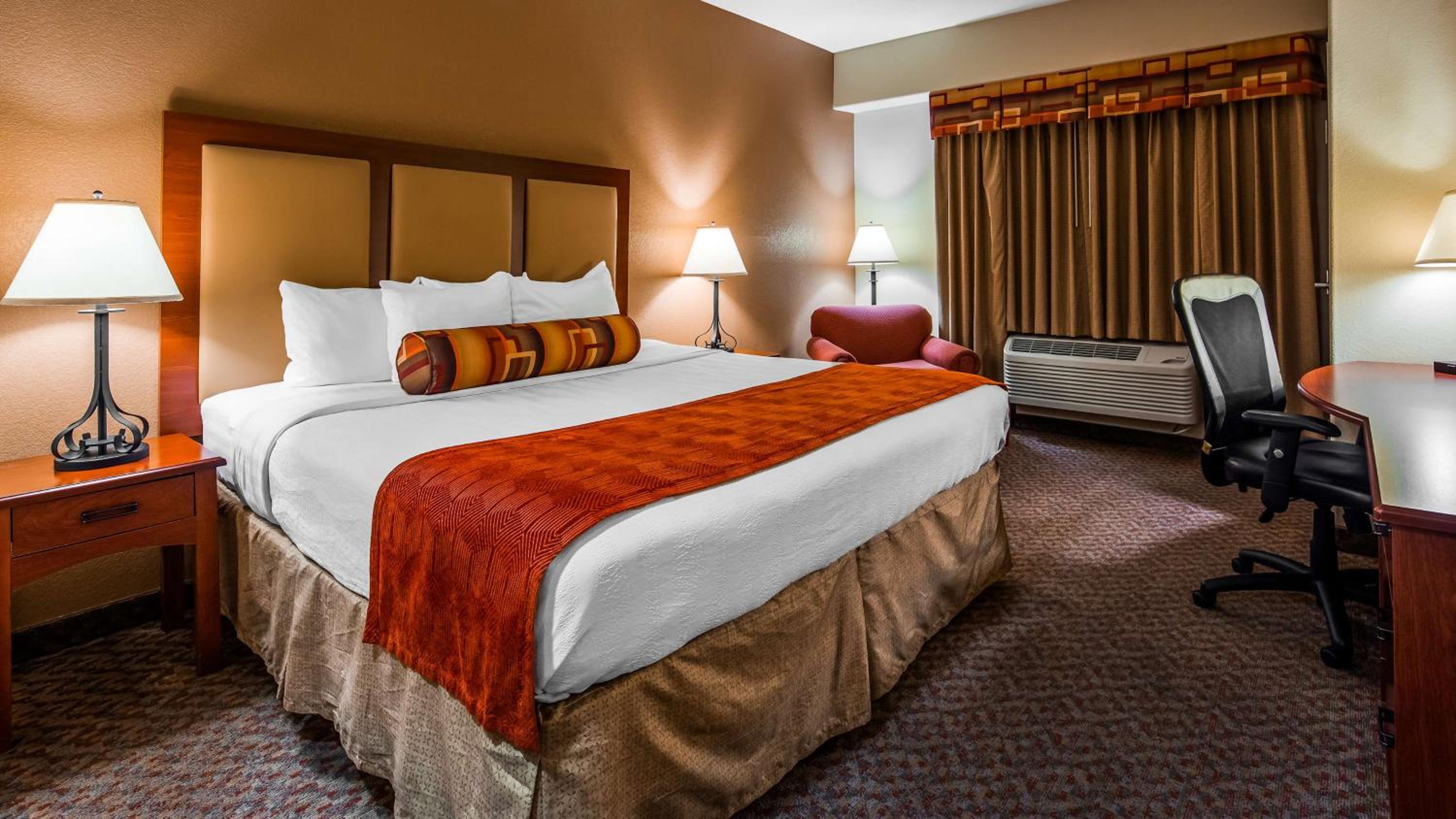 Best Western Plus Waxahachie Inn  Suites - Property Image 2