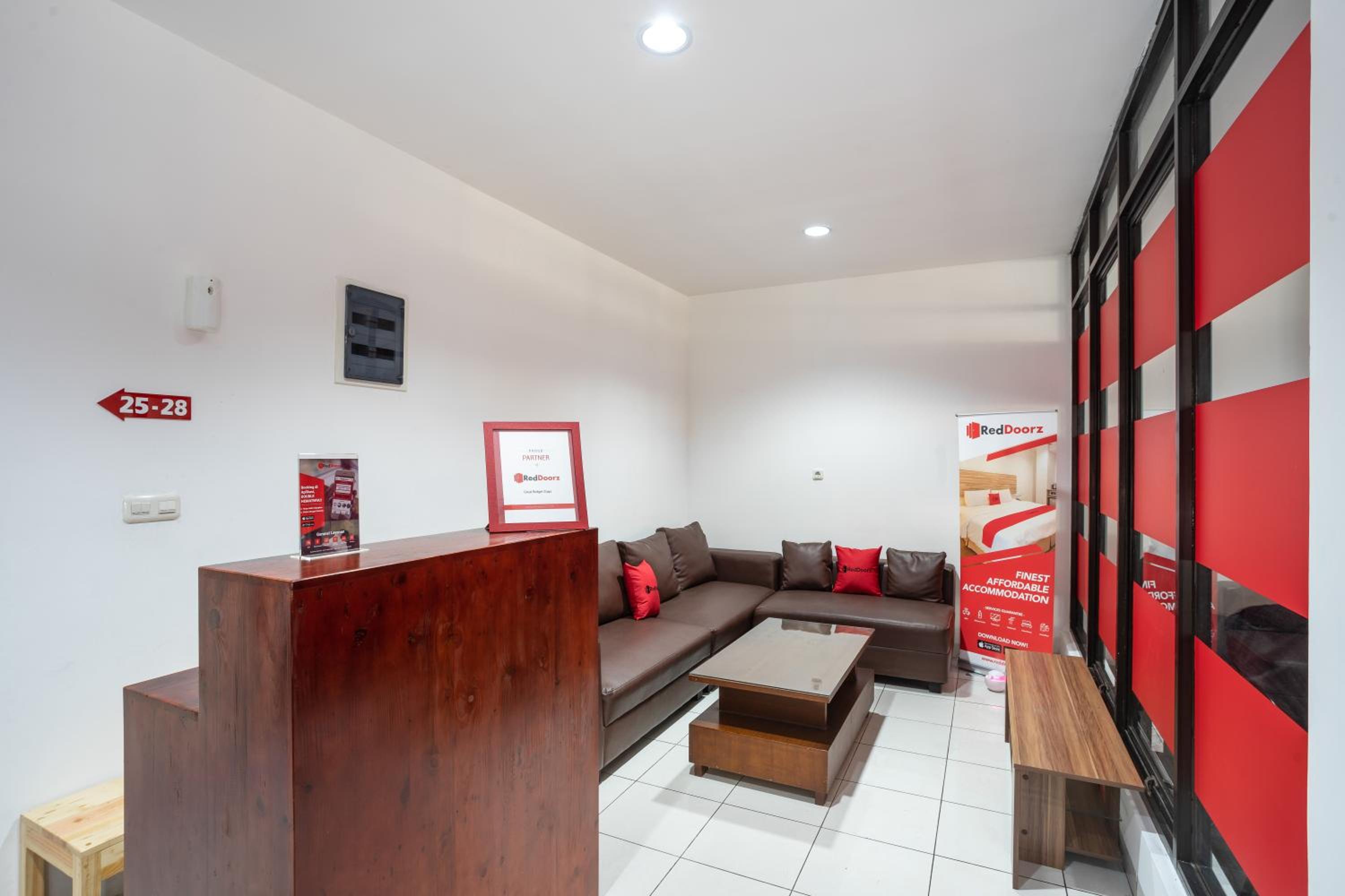 RedDoorz near Eka Hospital BSD City