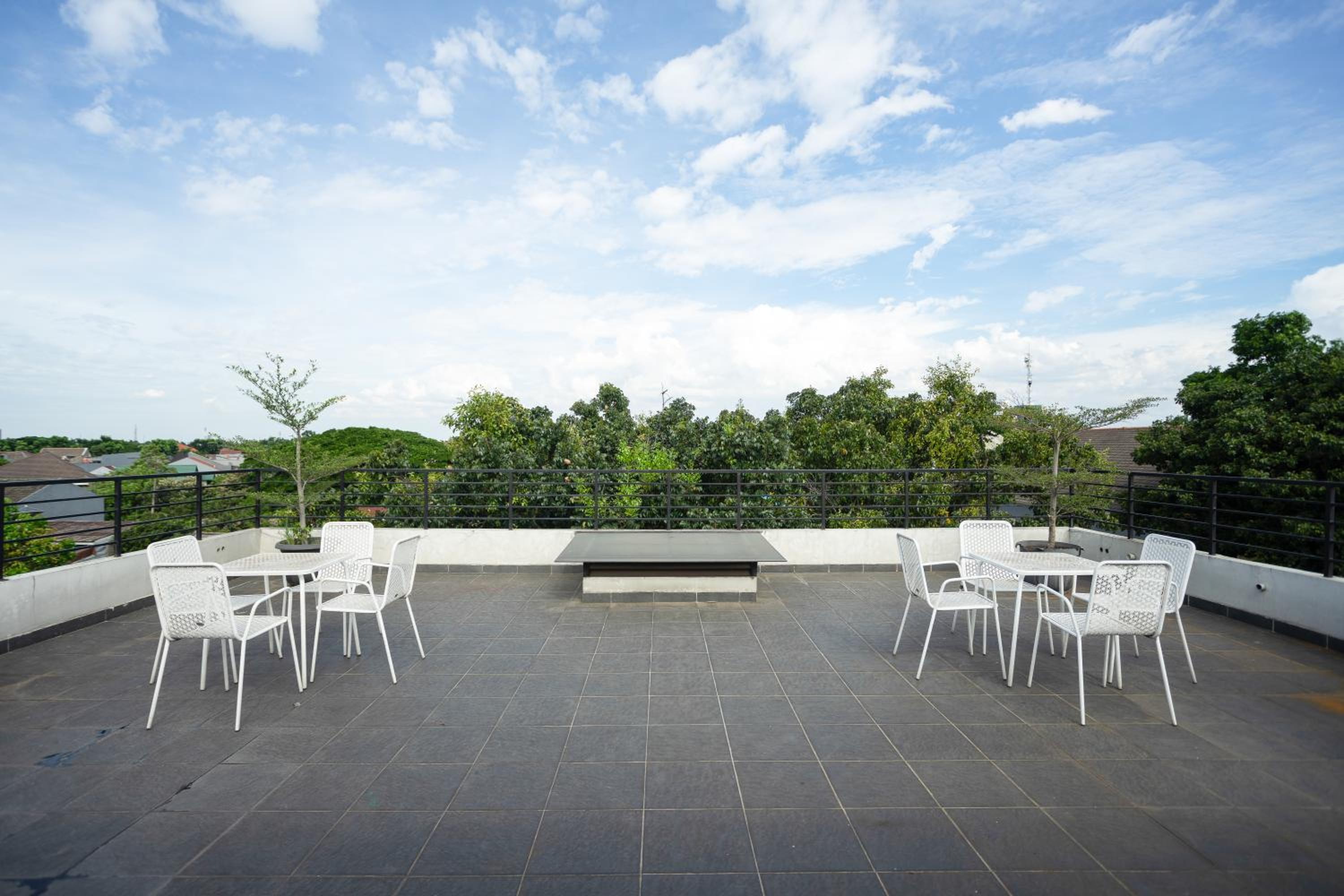 RedDoorz near Eka Hospital BSD City