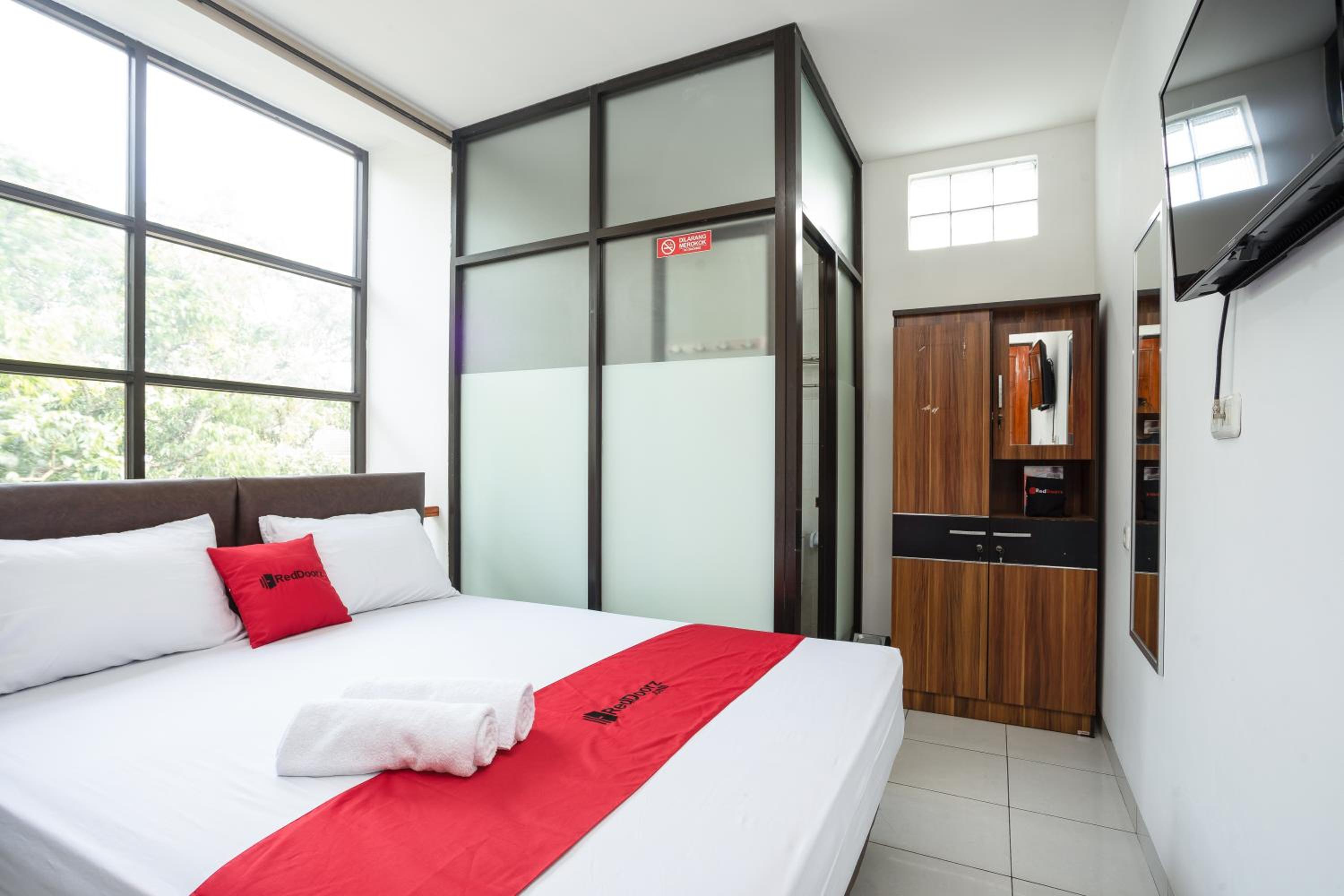 RedDoorz near Eka Hospital BSD City, Tangerang - 17