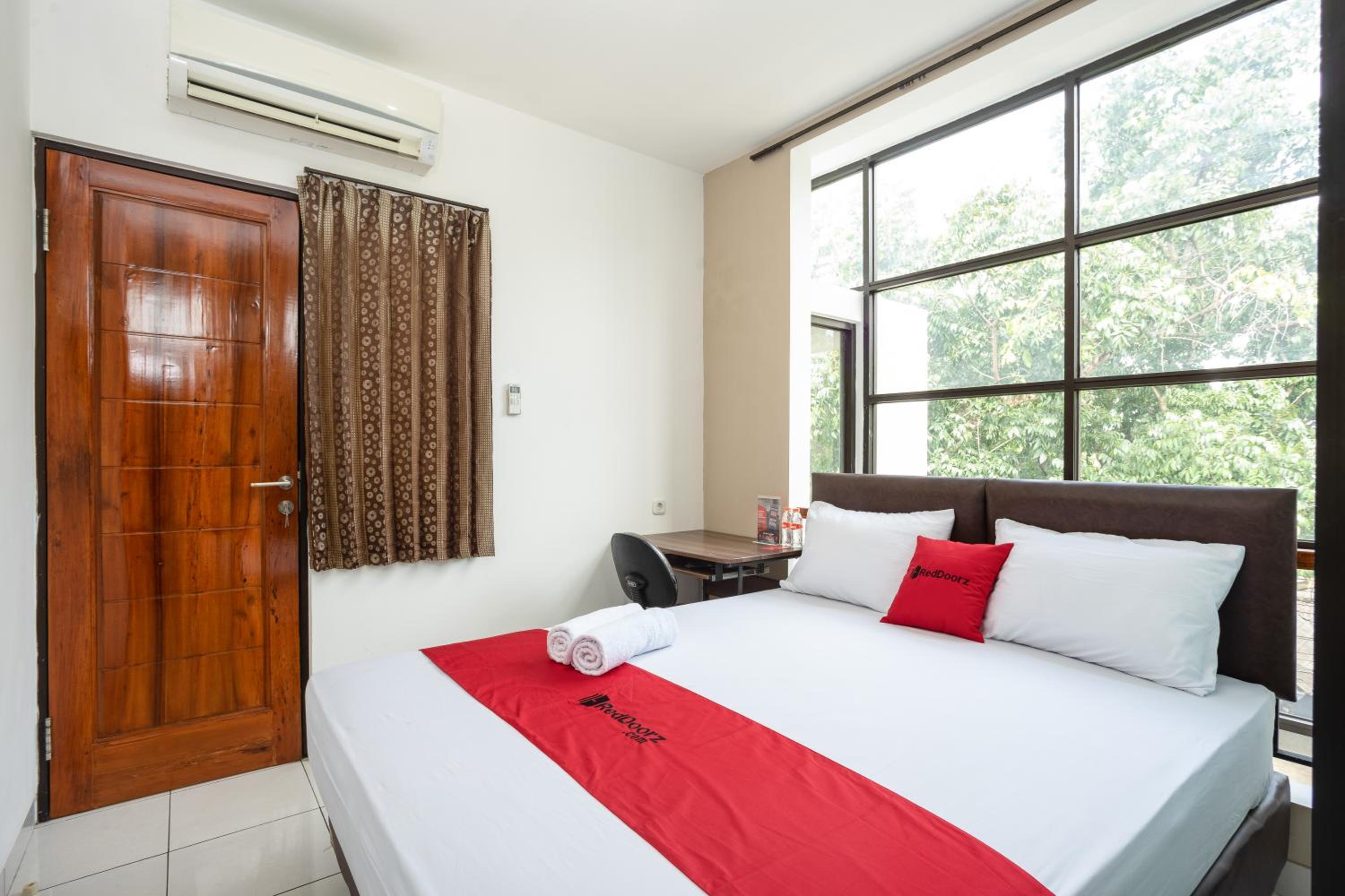 RedDoorz near Eka Hospital BSD City, Tangerang - 11