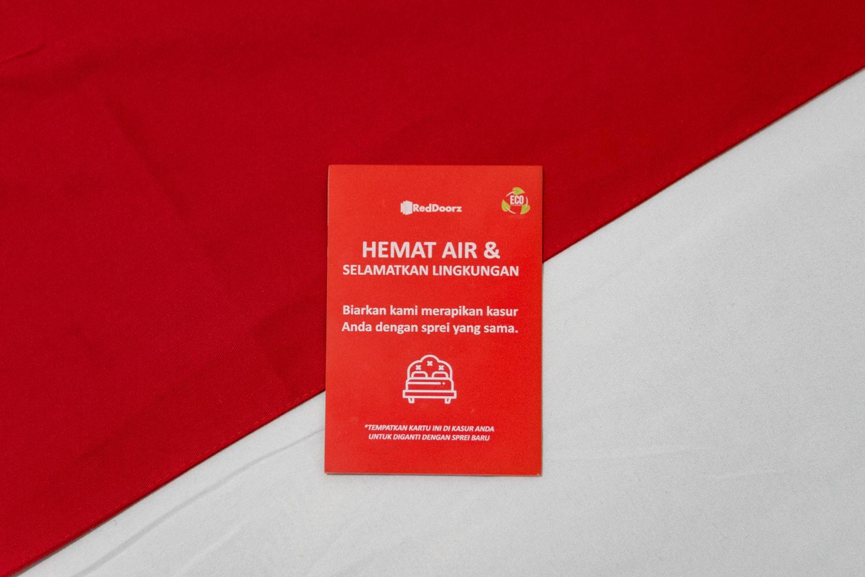 RedDoorz near Eka Hospital BSD City, Tangerang - 10