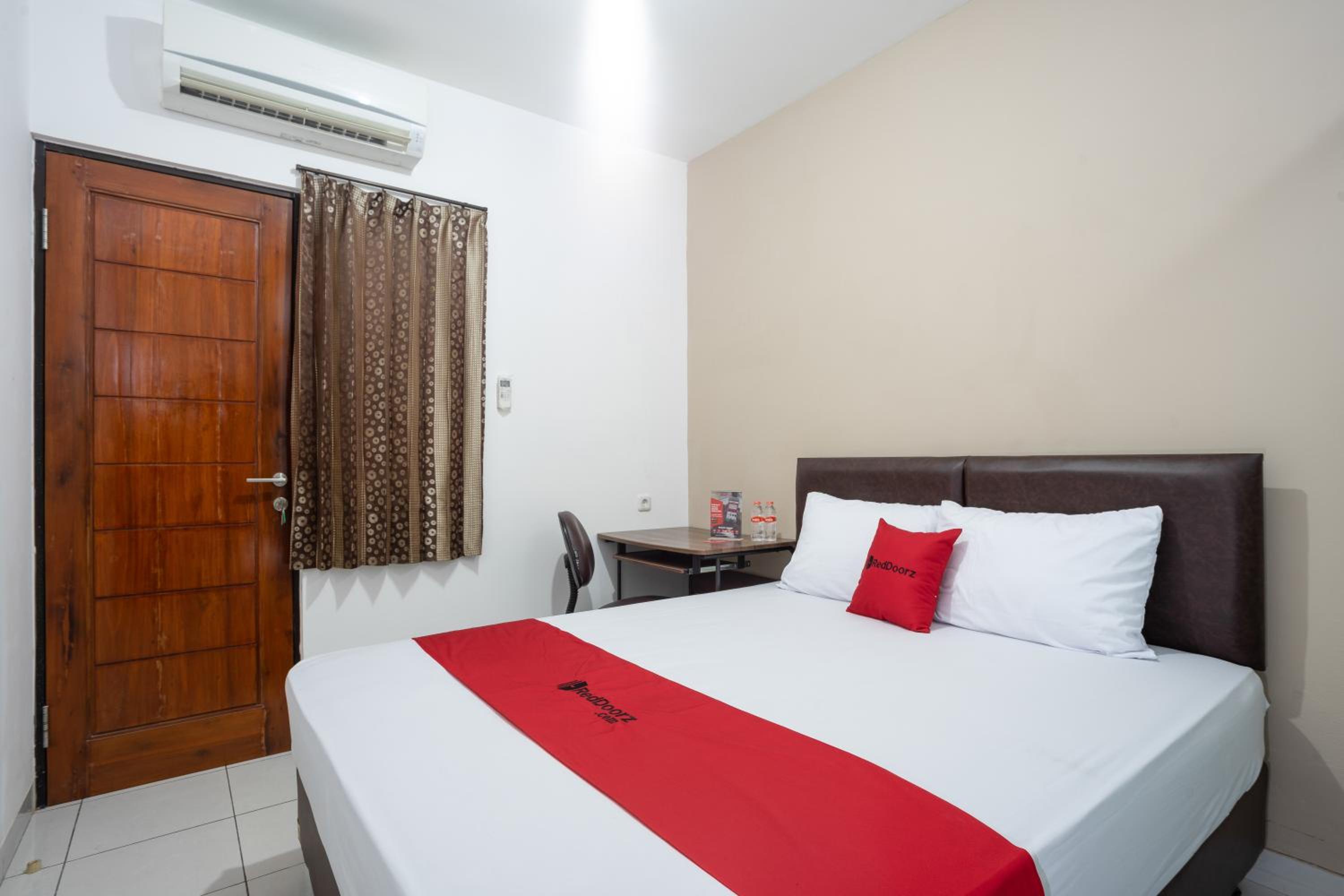 RedDoorz near Eka Hospital BSD City, Tangerang - 15