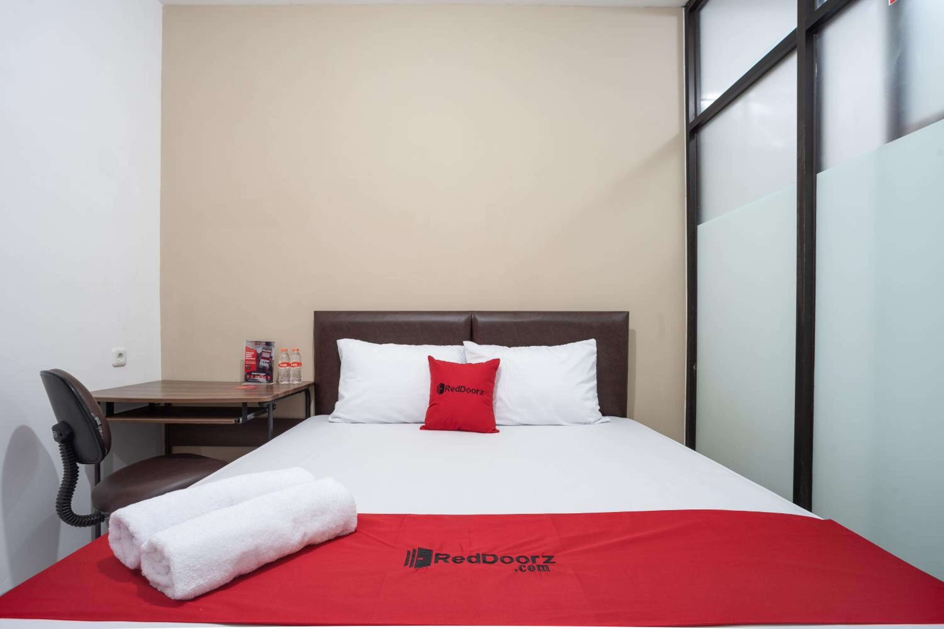 RedDoorz near Eka Hospital BSD City, Tangerang - 19