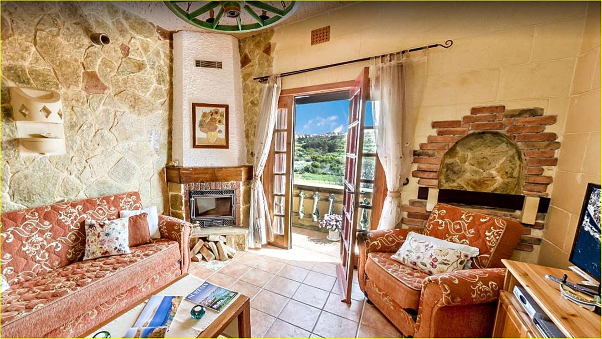 Great Seaviews Location - FREE Gozo taxi service, Fast WIFI, Bicycles, BBQ & Parking, No Car needed