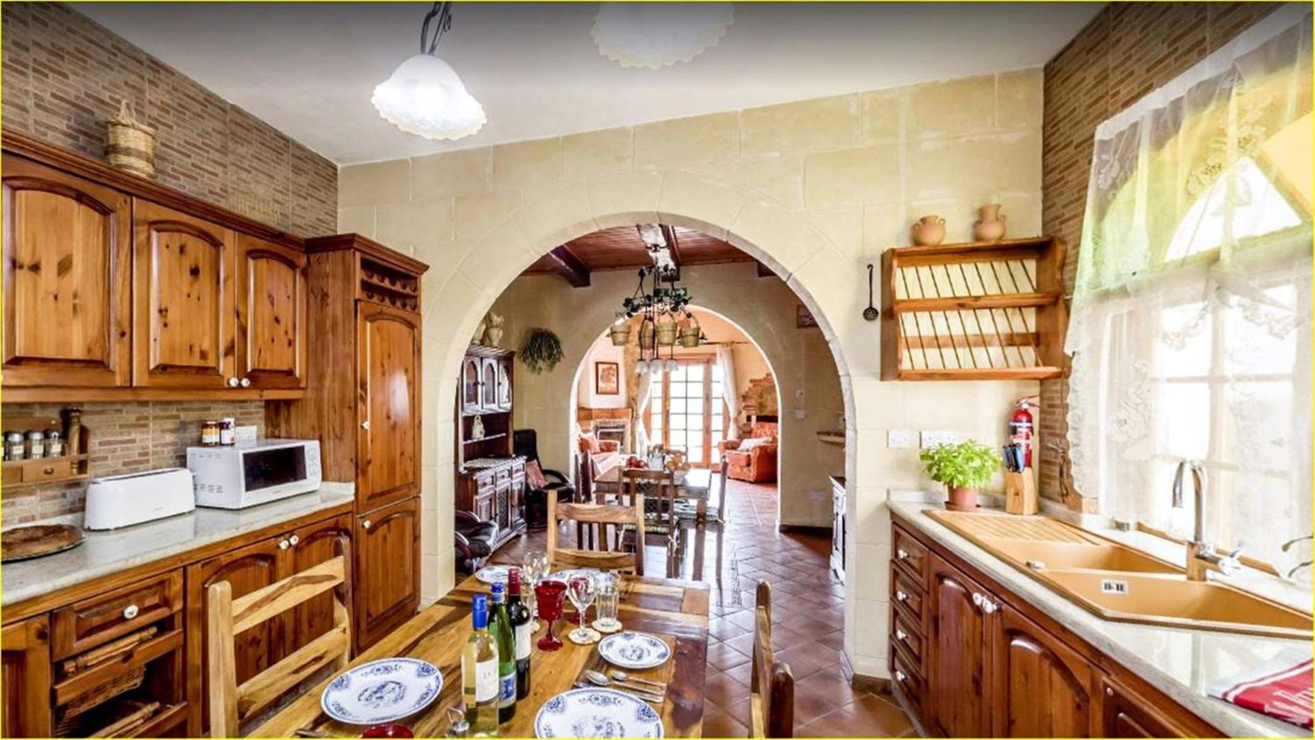 Great Seaviews Location - FREE Gozo taxi service, Fast WIFI, Bicycles, BBQ & Parking, No Car needed