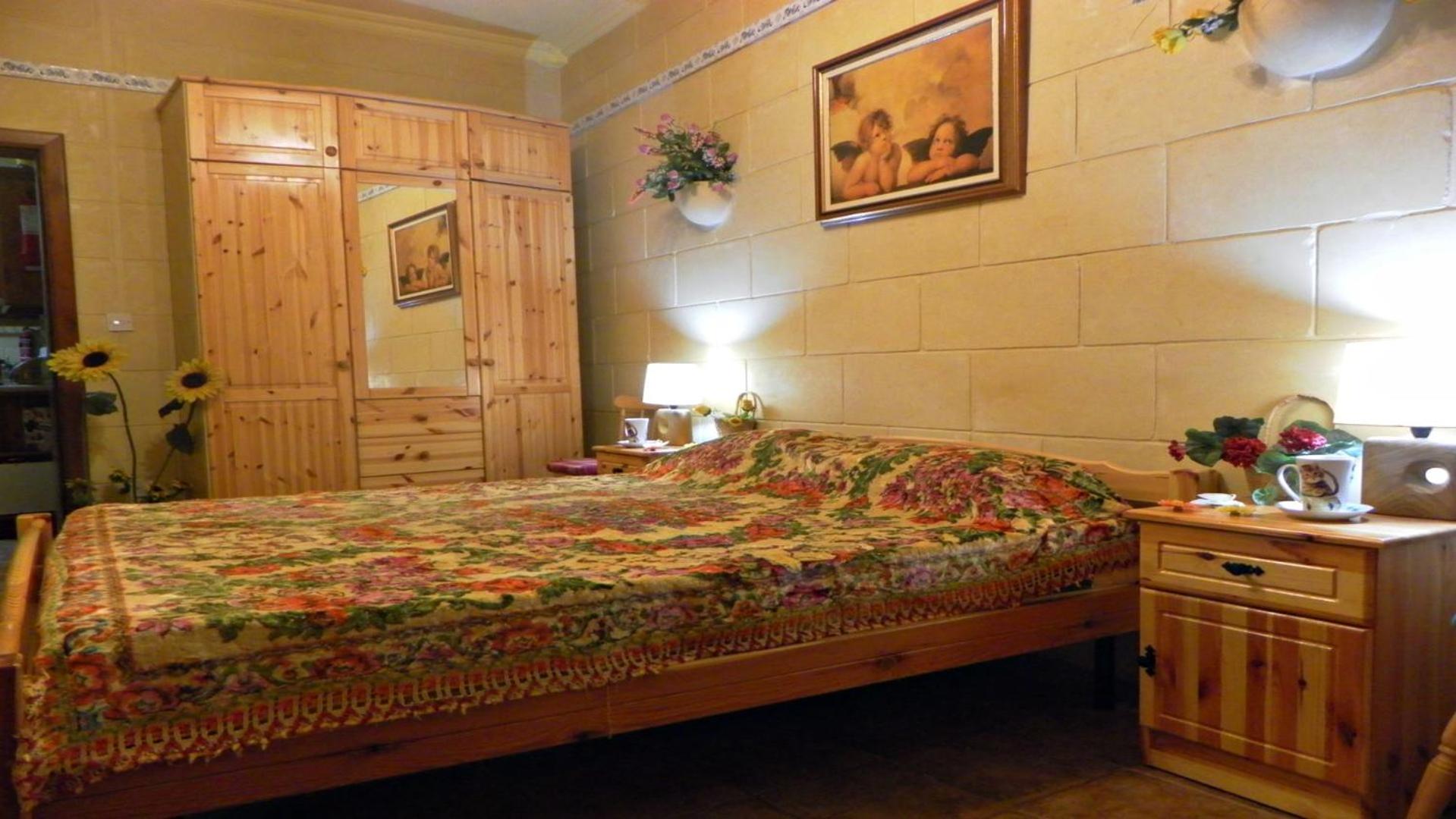 Great Seaviews Location - FREE Gozo taxi service, Fast WIFI, Bicycles, BBQ & Parking, No Car needed