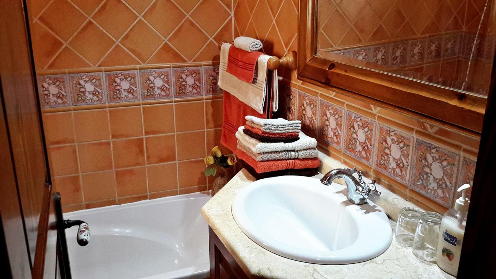 Great Seaviews Location - FREE Gozo taxi service, Fast WIFI, Bicycles, BBQ & Parking, No Car needed