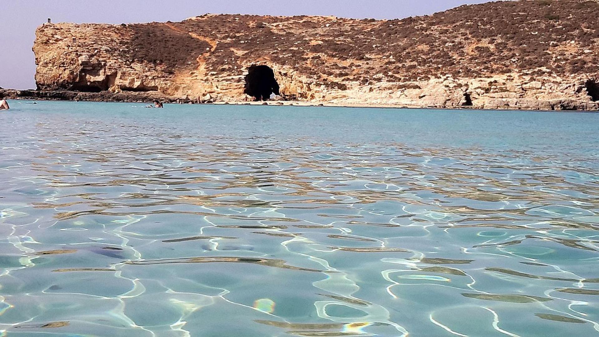 Great Seaviews Location - FREE Gozo taxi service, Fast WIFI, Bicycles, BBQ & Parking, No Car needed