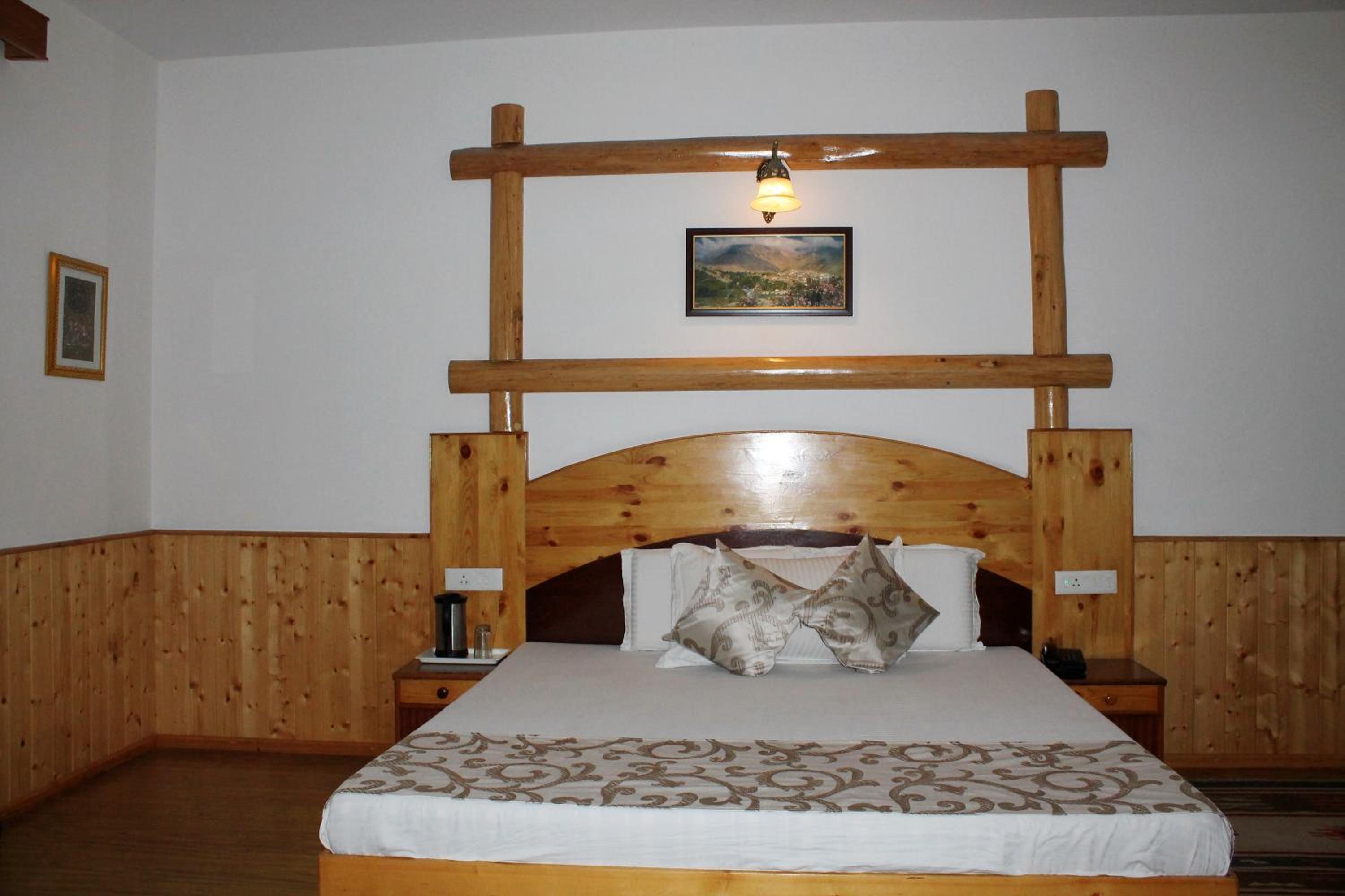 Hotel Mountain Trail Manali