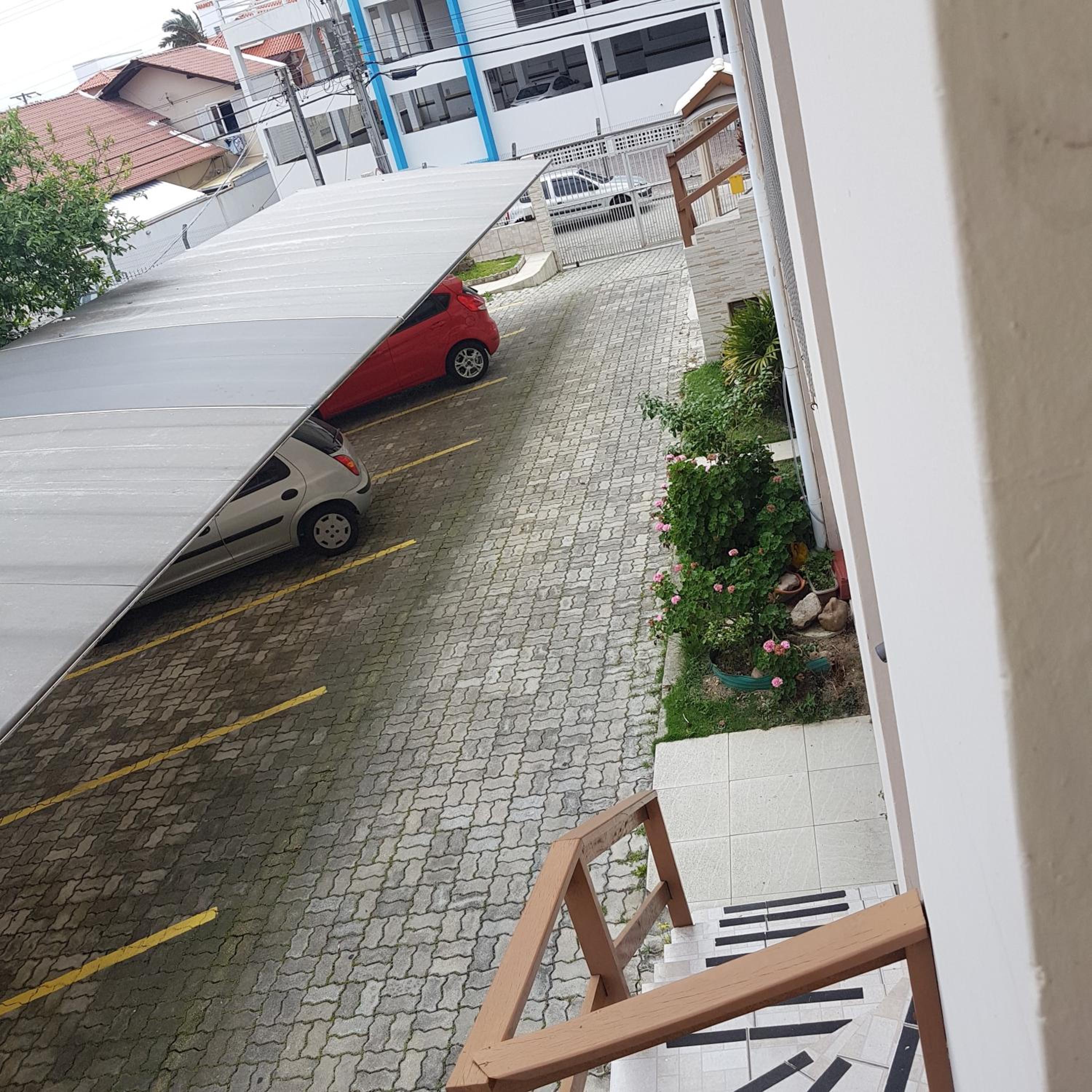 solar norte no centro dos ingleses a 50 metros da praia