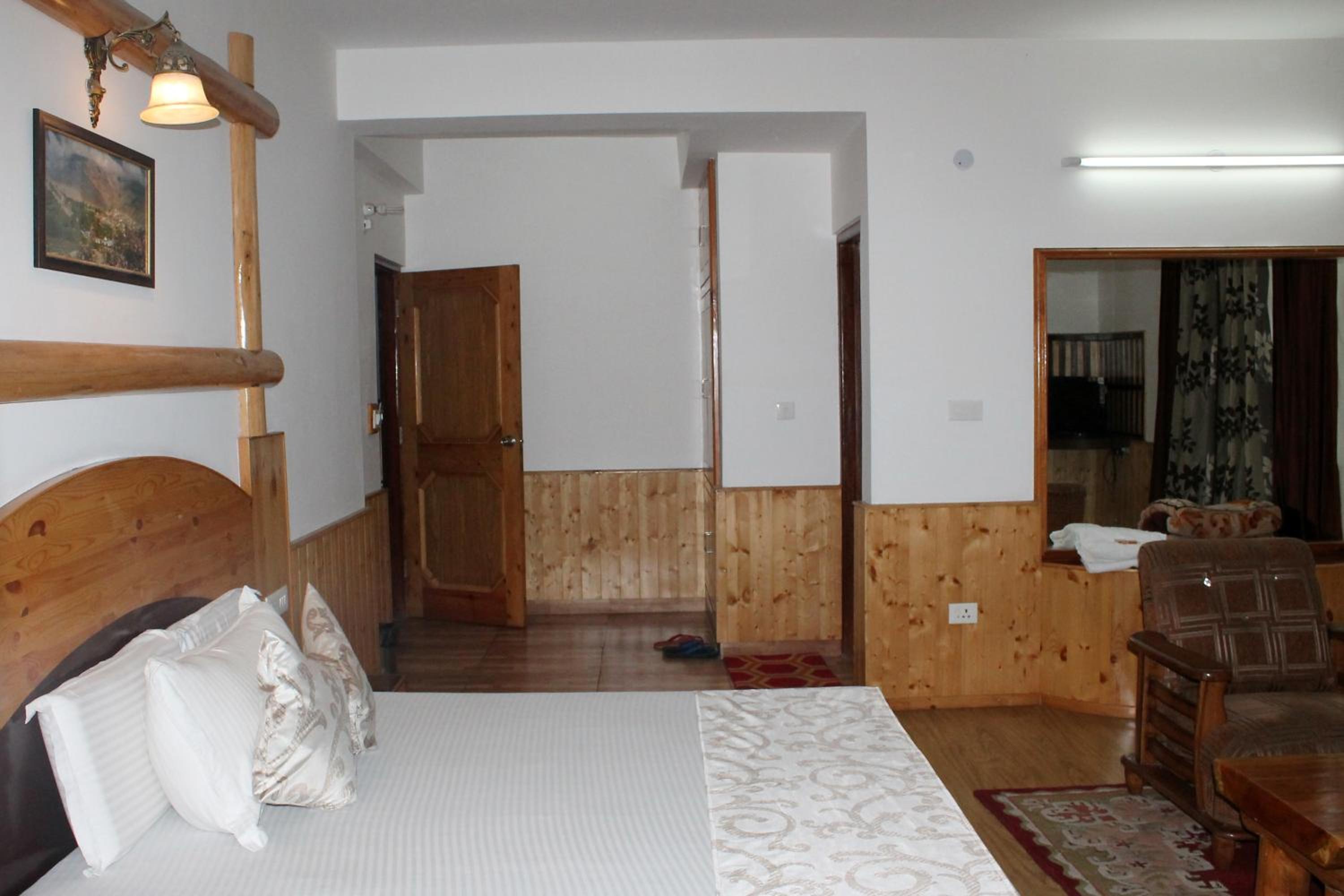 Hotel Mountain Trail Manali