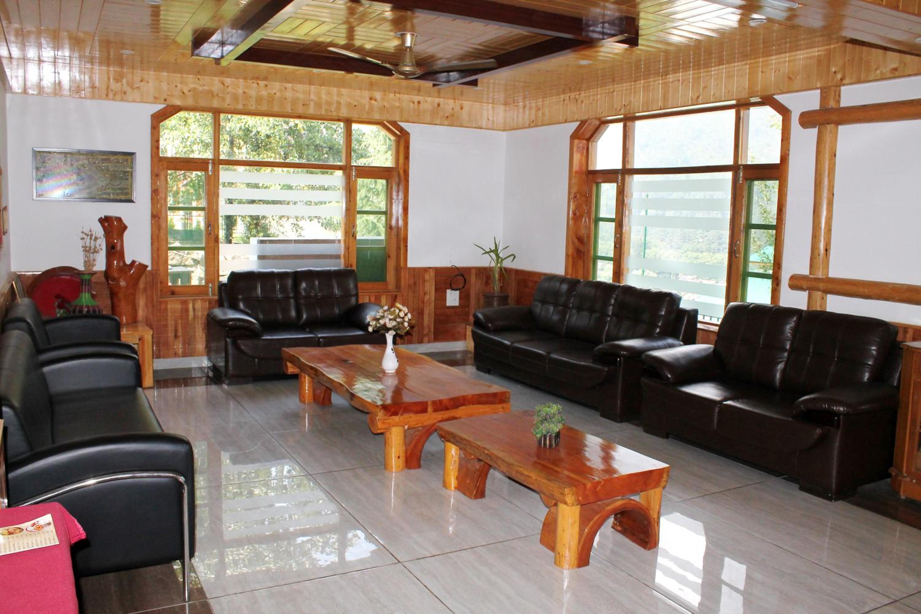 Hotel Mountain Trail Manali