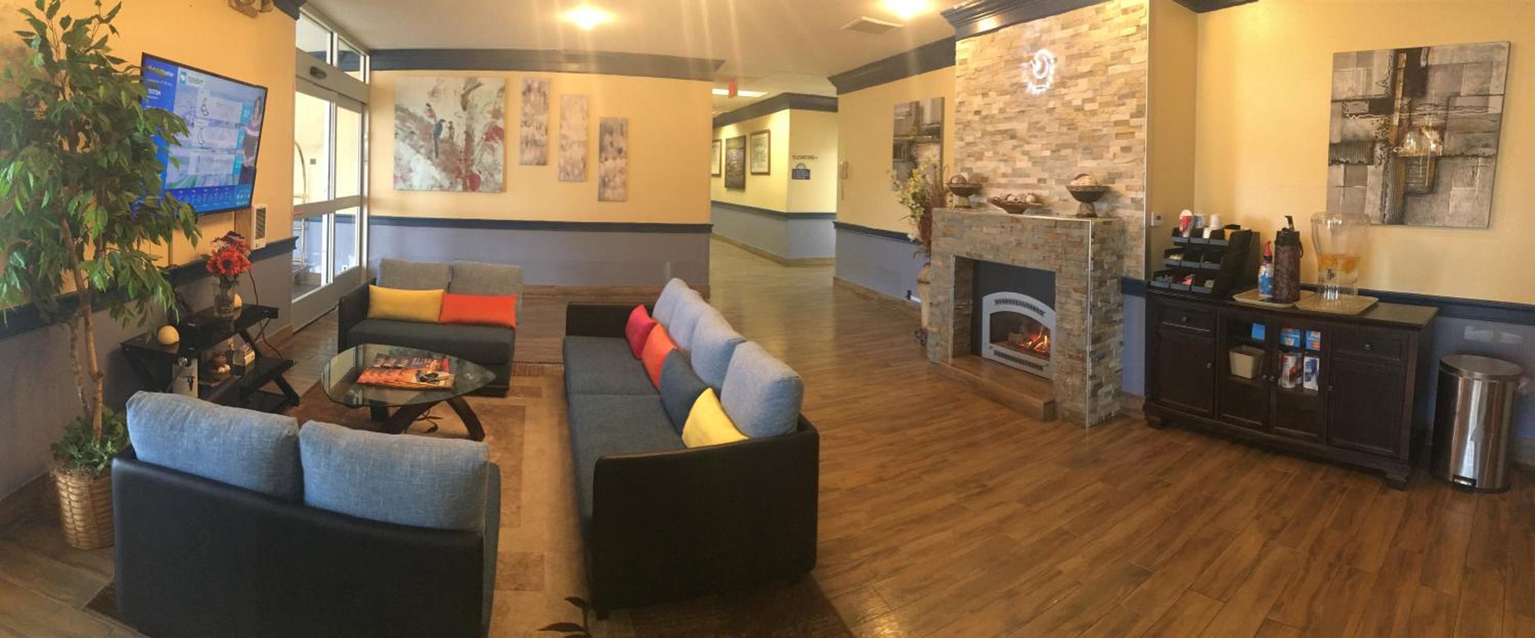 Danville Vacations - Days Hotel by Wyndham Danville Conference Center - Property Image 8