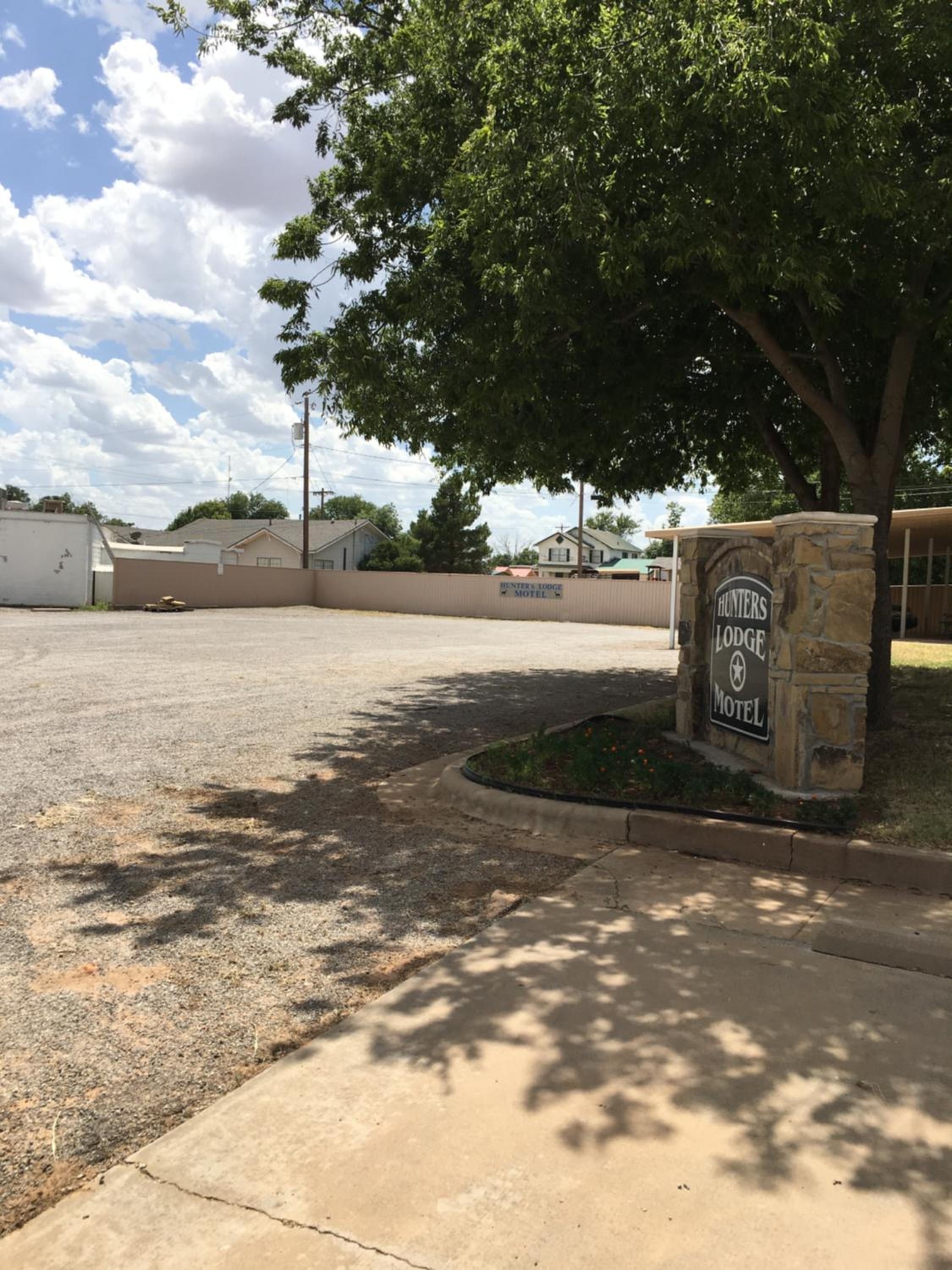 Hunters Lodge Motel
