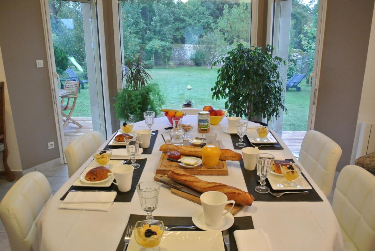 Au Logis De La Rance Bed and Breakfast