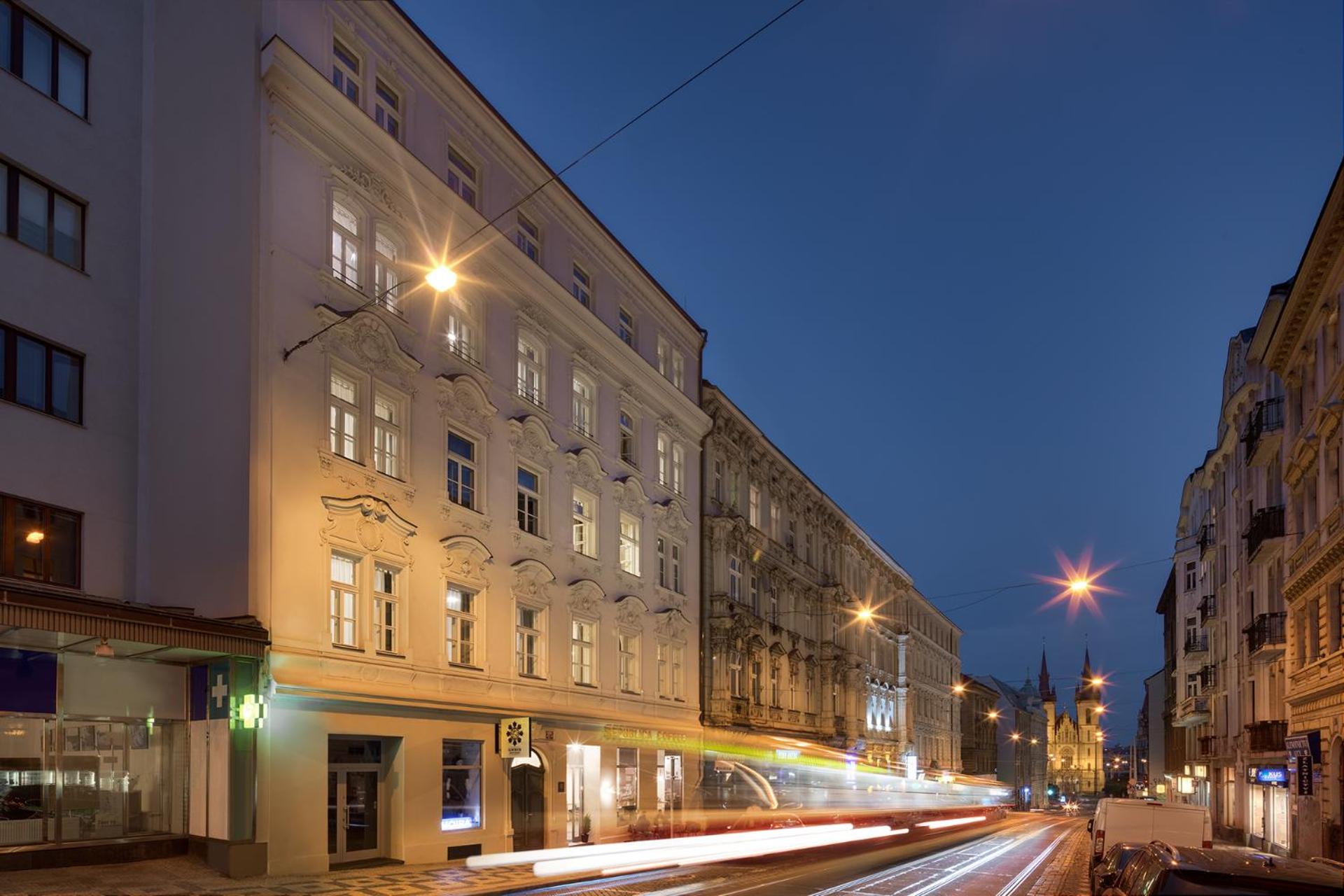 Louren Apartments