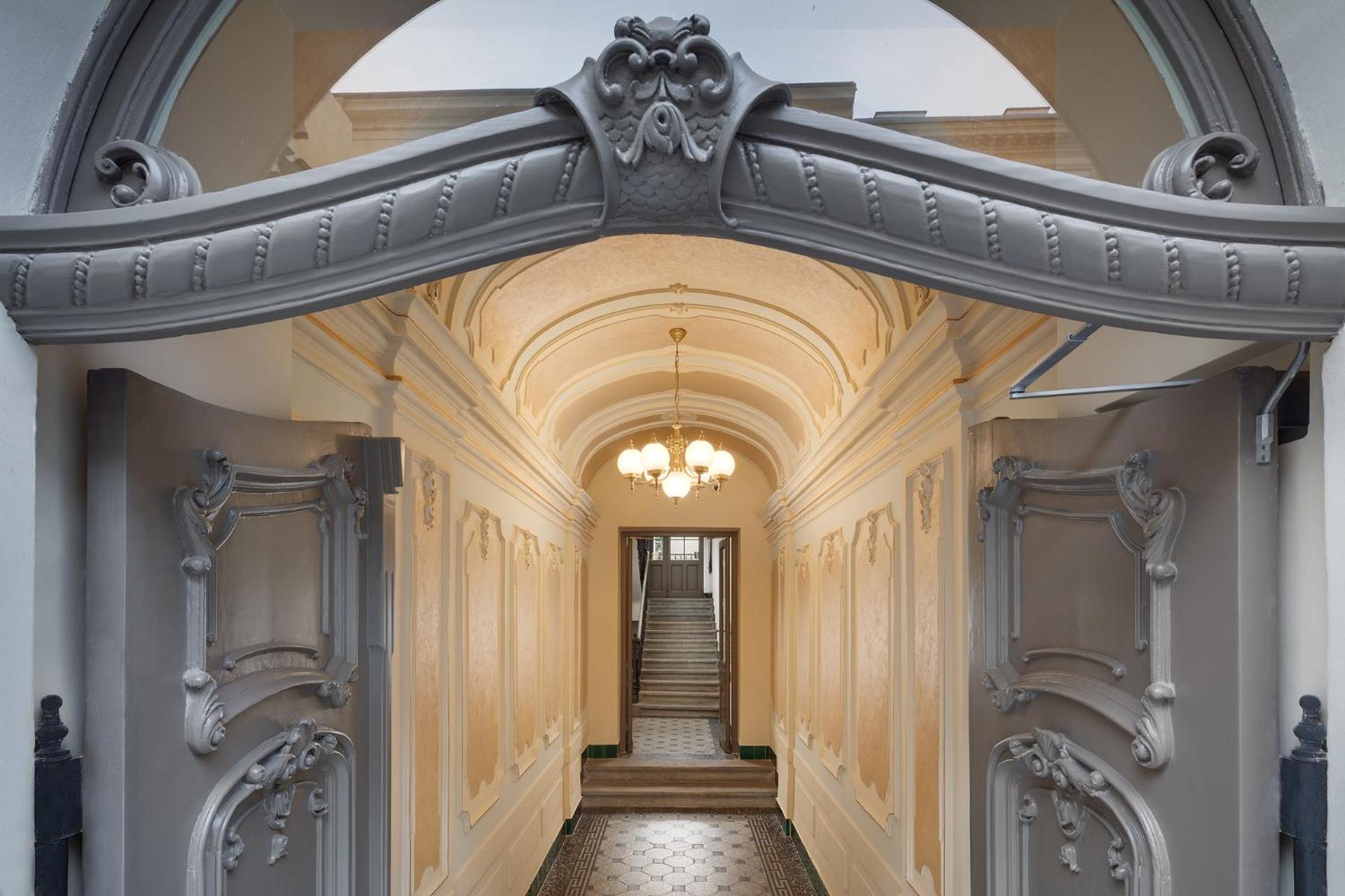 Louren Apartments