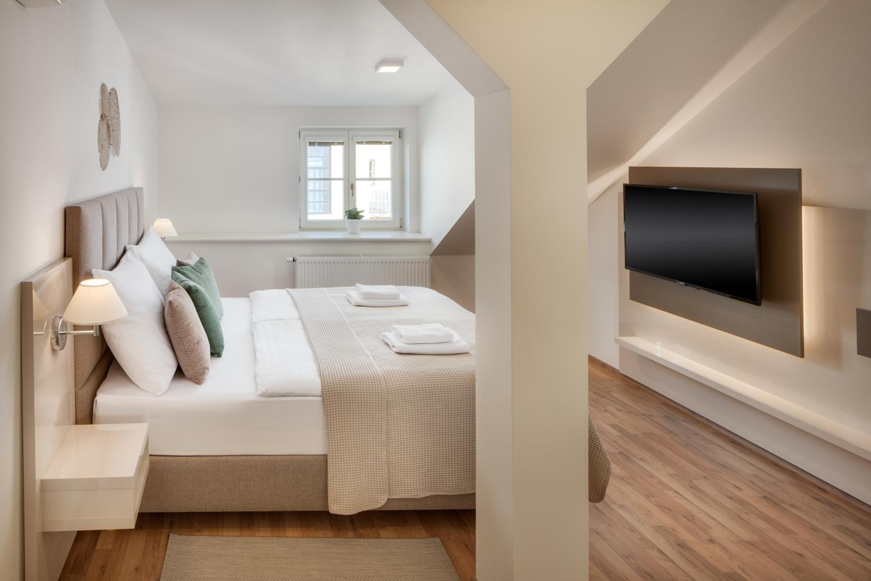 Louren Apartments