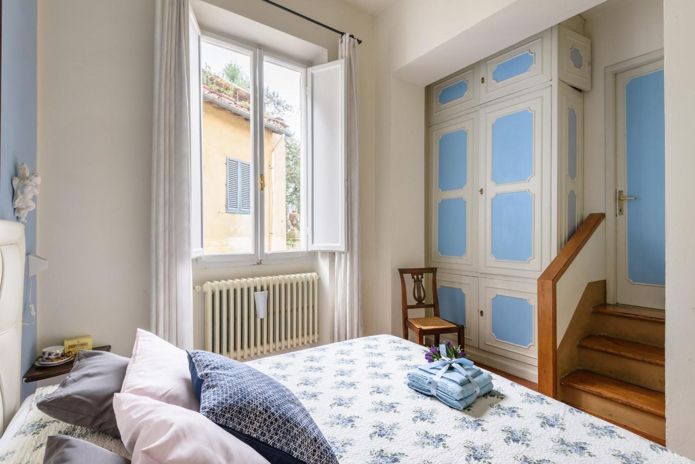 Enchanting Alcove in Florence Ponte Vecchio