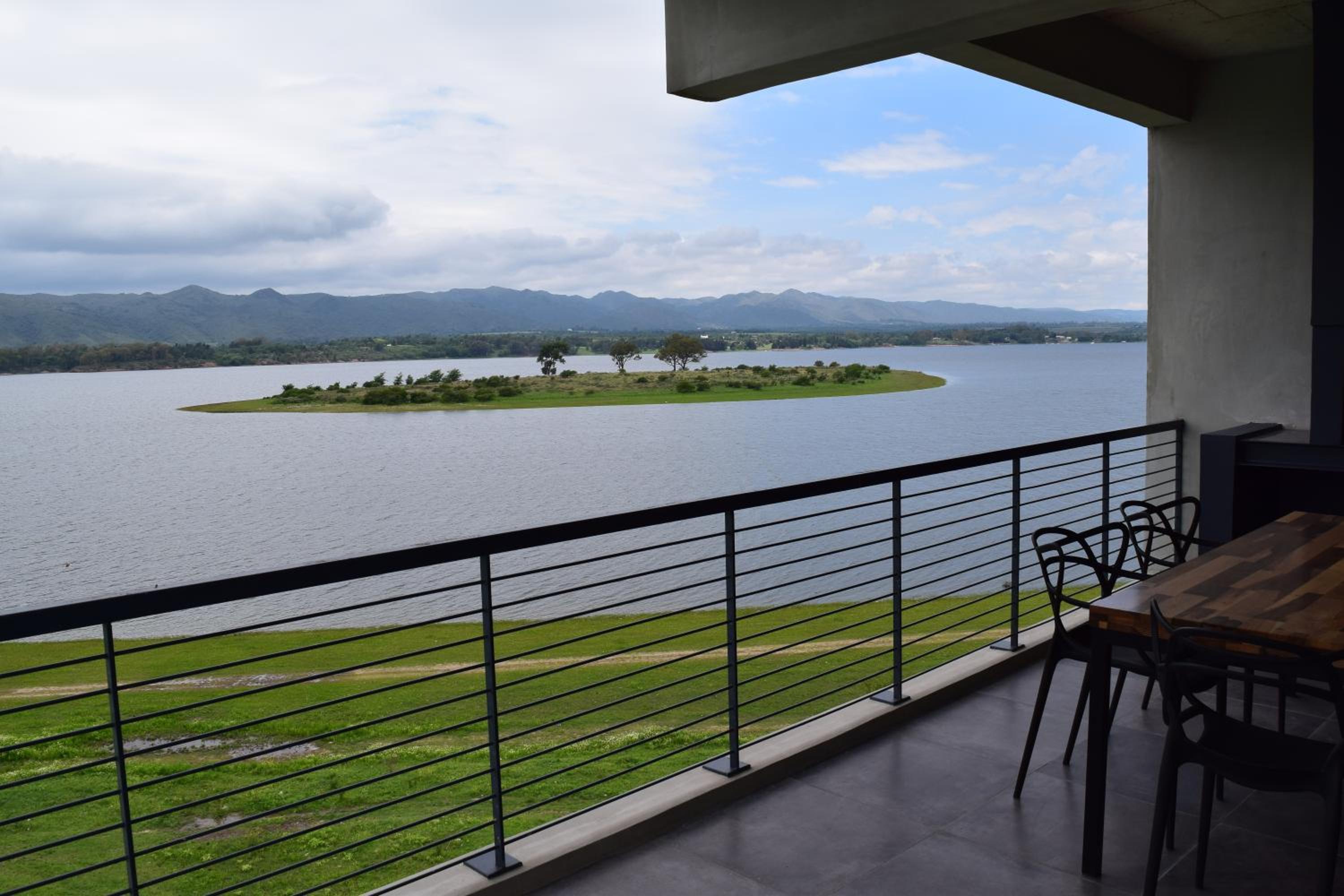 Puerto del Águila Departamentos sobre el Lago - The View Luxury Aparts