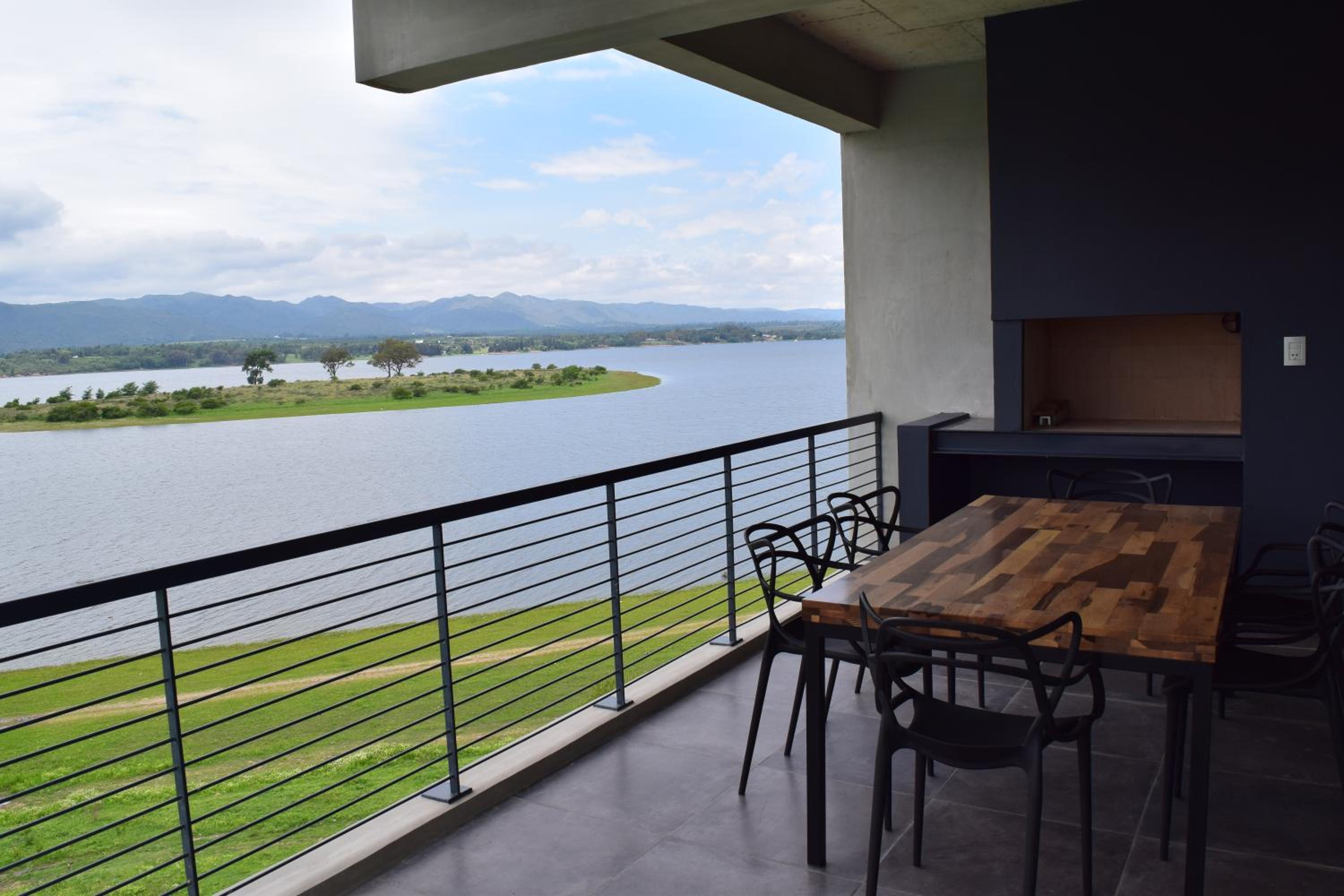Puerto del Águila Departamentos sobre el Lago - The View Luxury Aparts