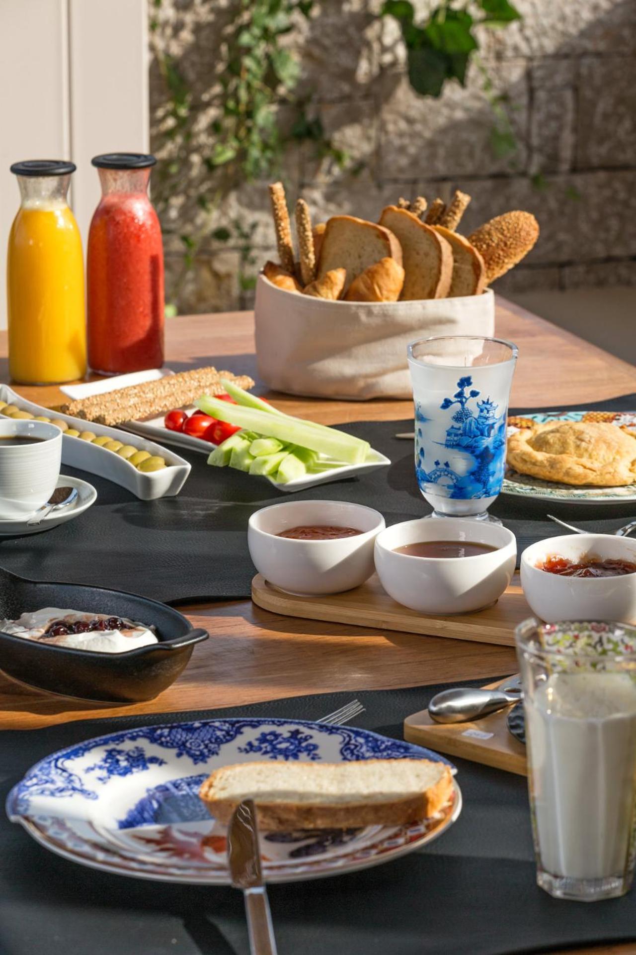 Artblue Villas