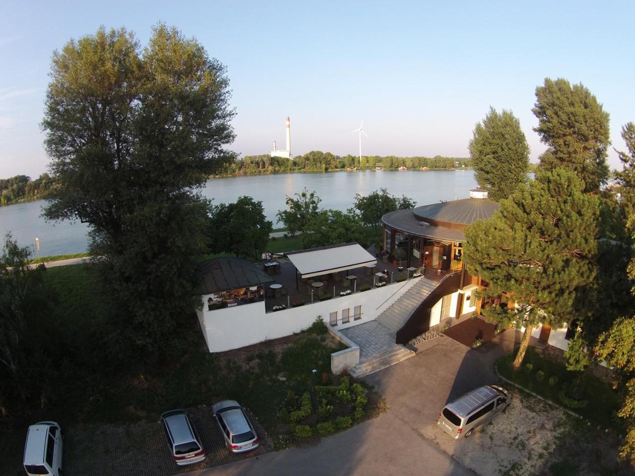 River Lodge