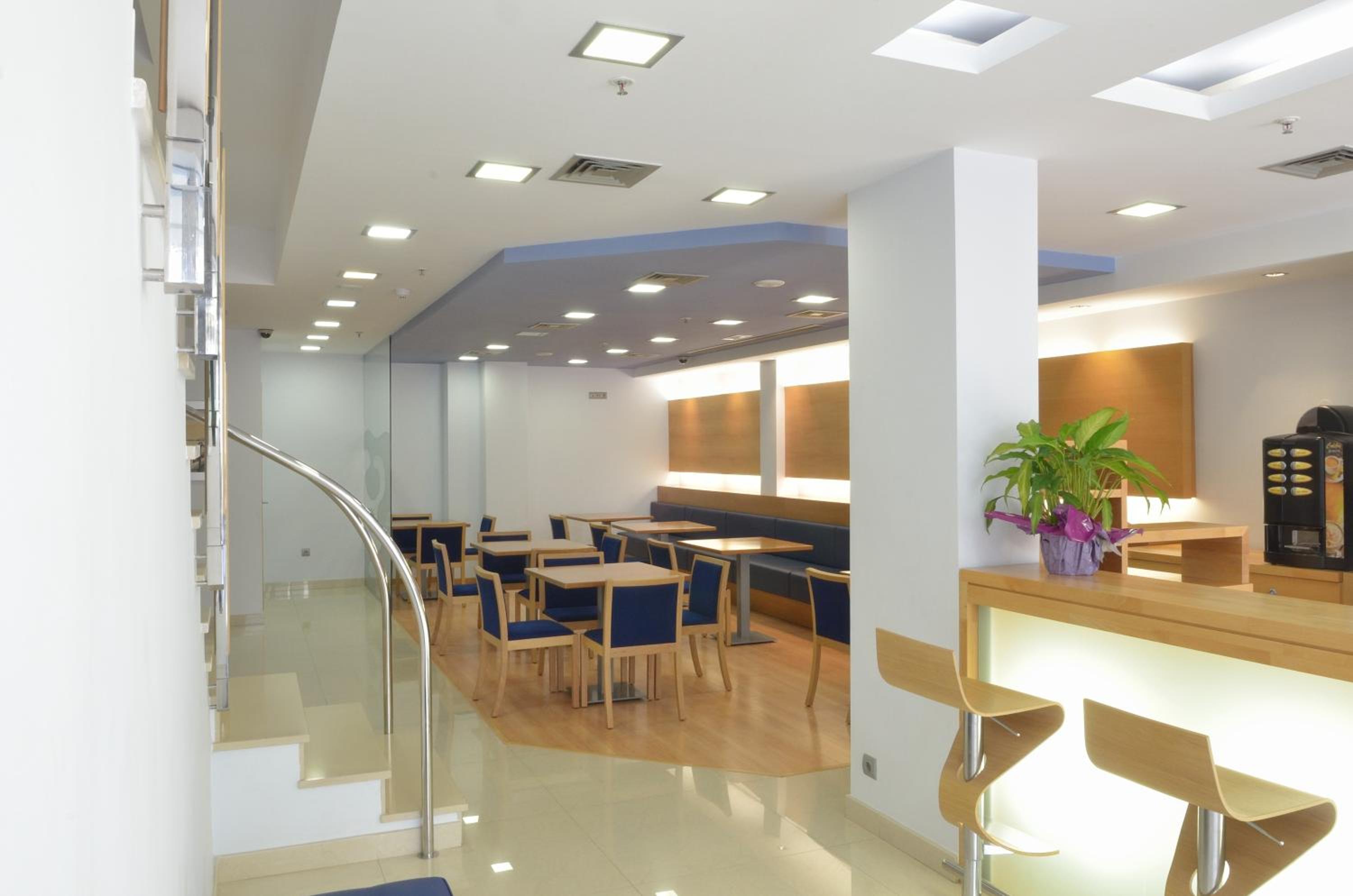 Hotel del Port - Image 1