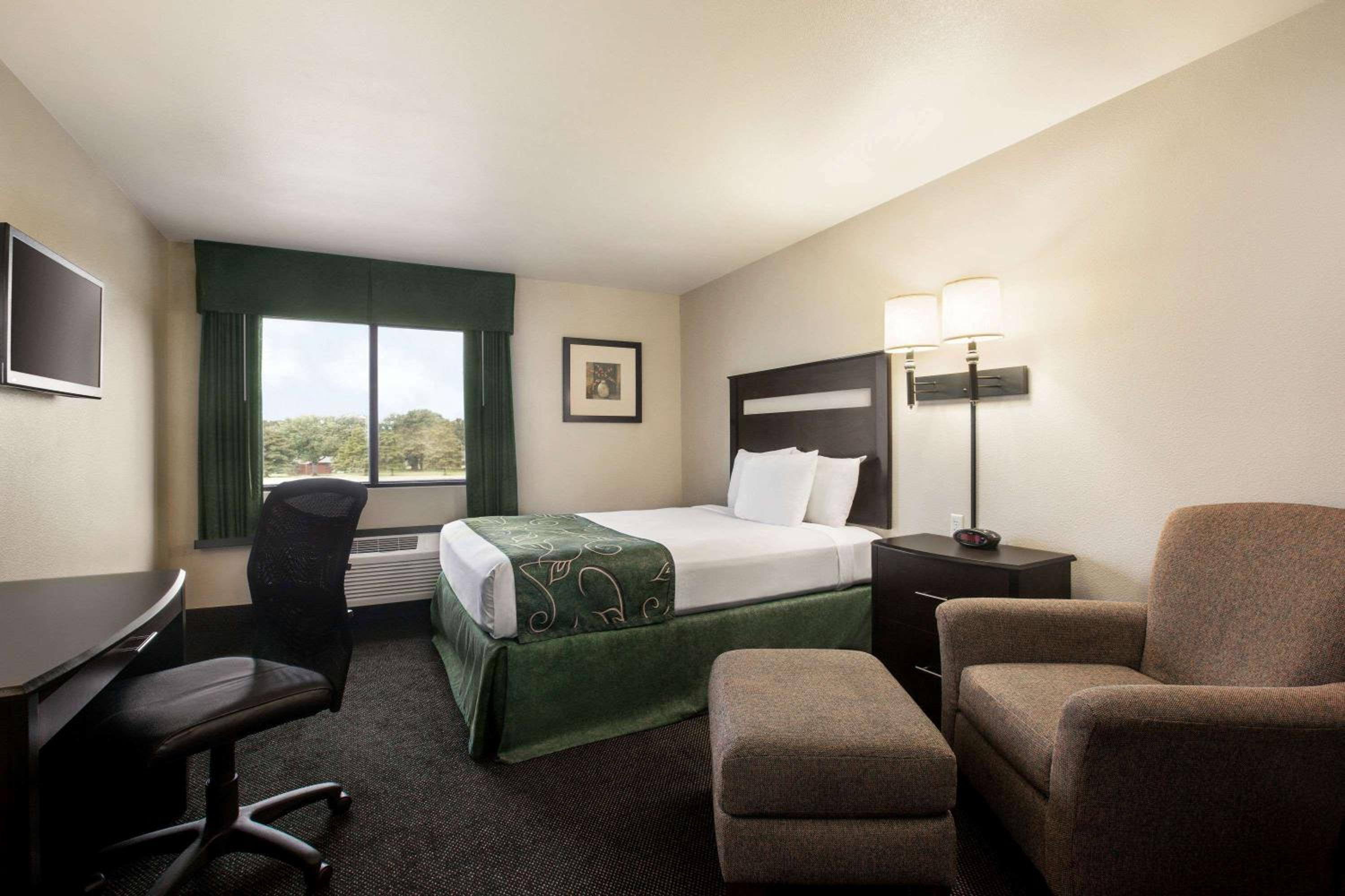 Travelodge by Wyndham Livonia, Foto 18