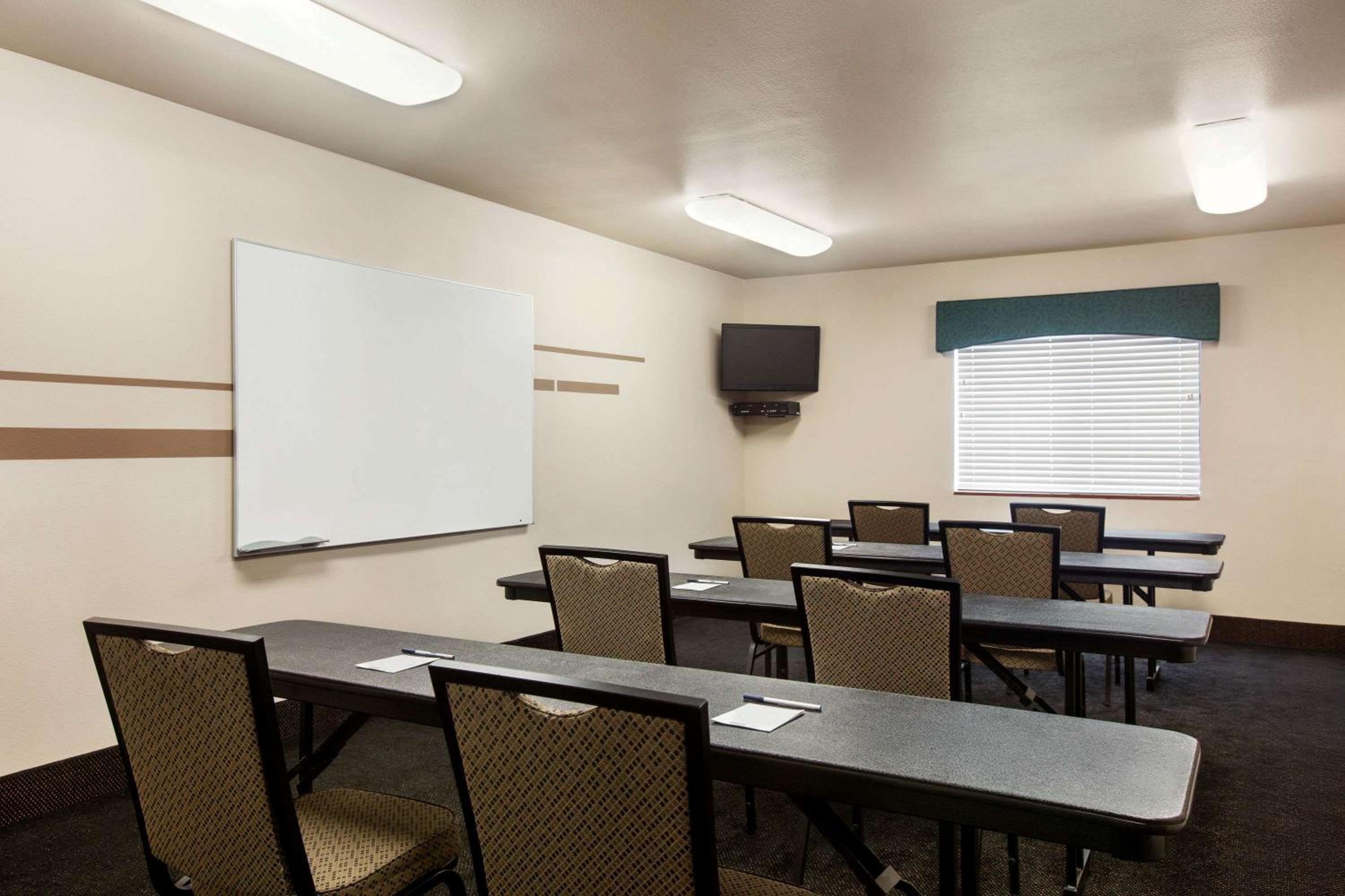 Travelodge by Wyndham Livonia, Foto 9