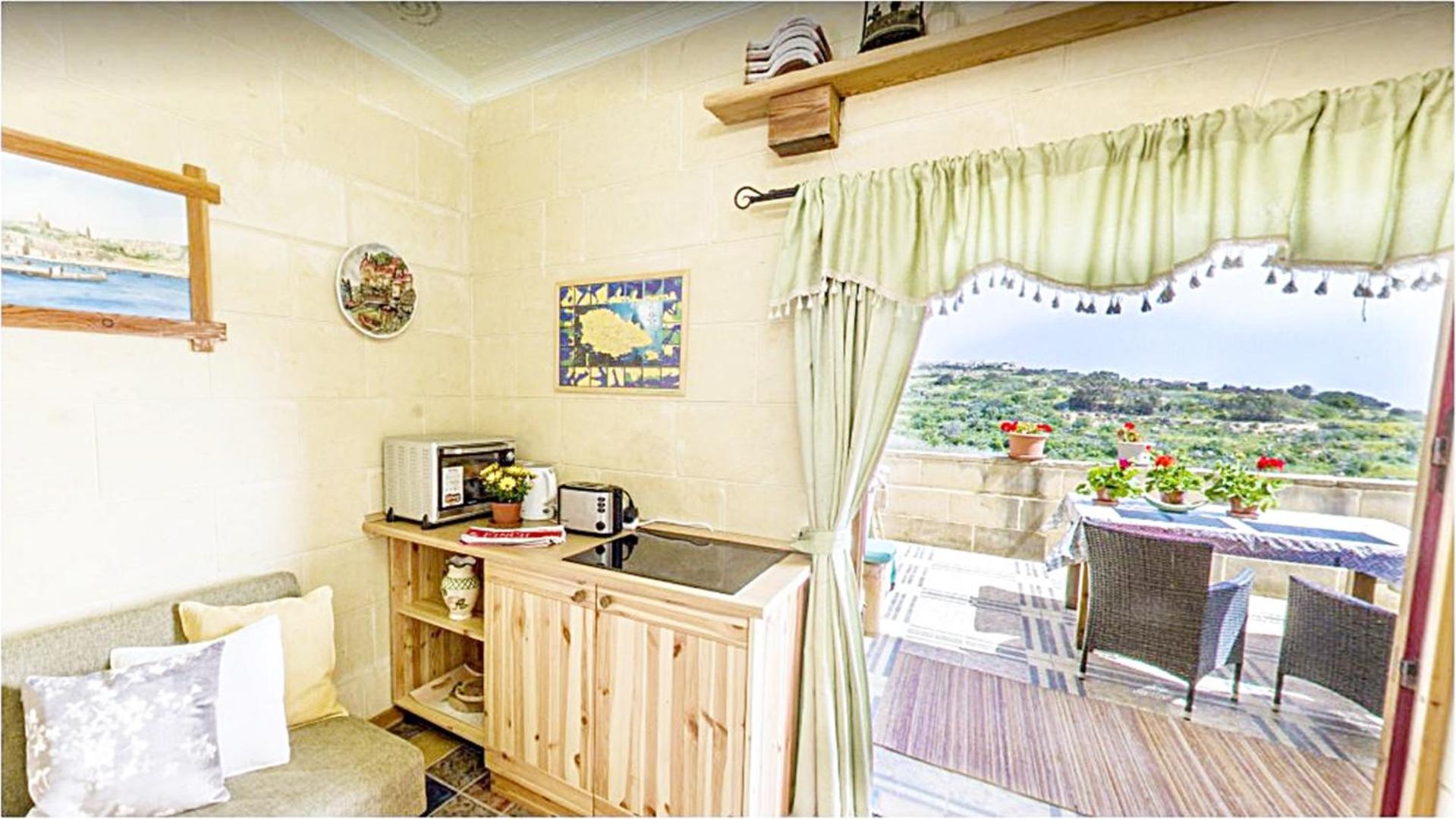 Great Seaviews Location - FREE Gozo taxi service, Fast WIFI, Bicycles, BBQ & Parking, No Car needed