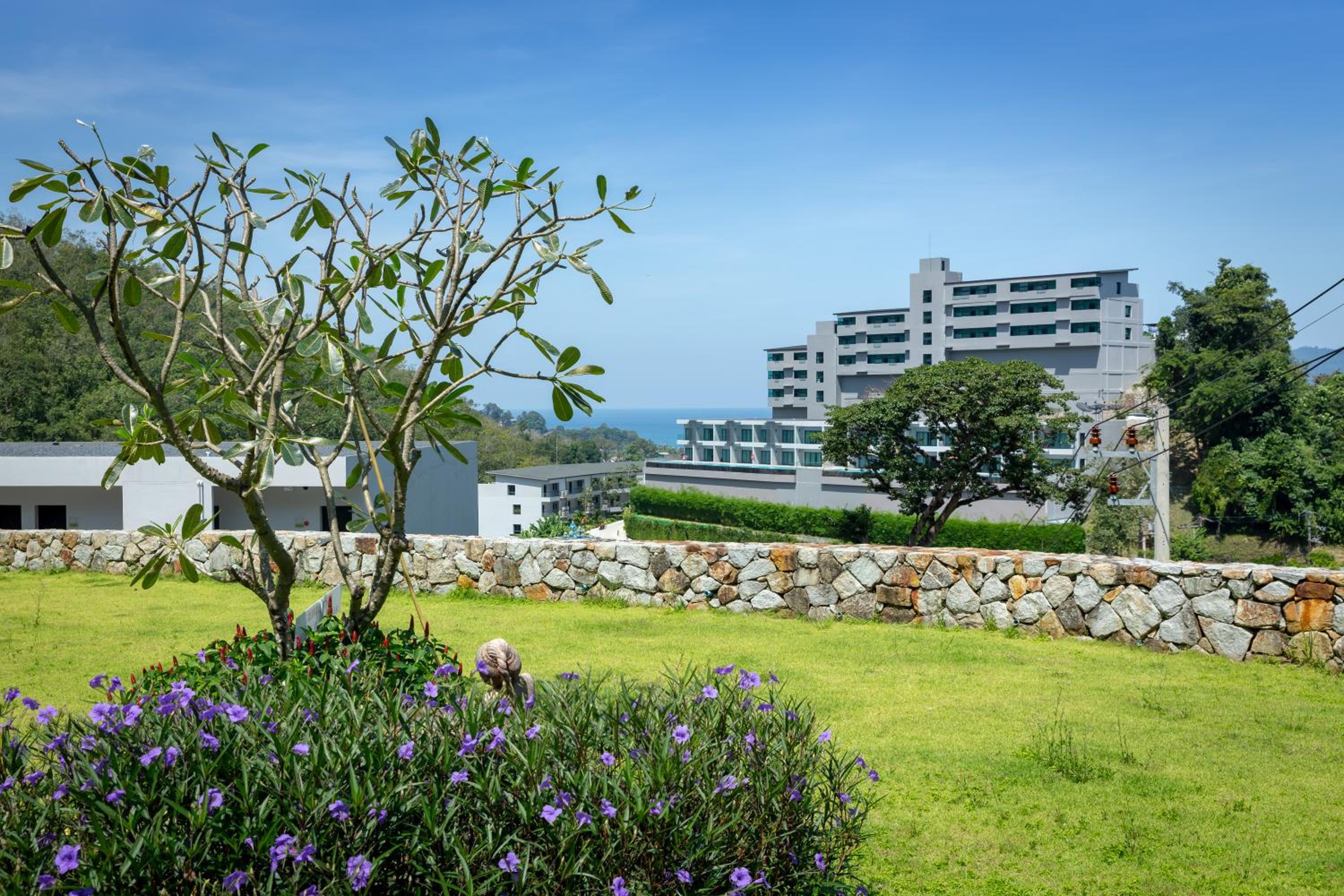 Patong Bay Hill Resort 98