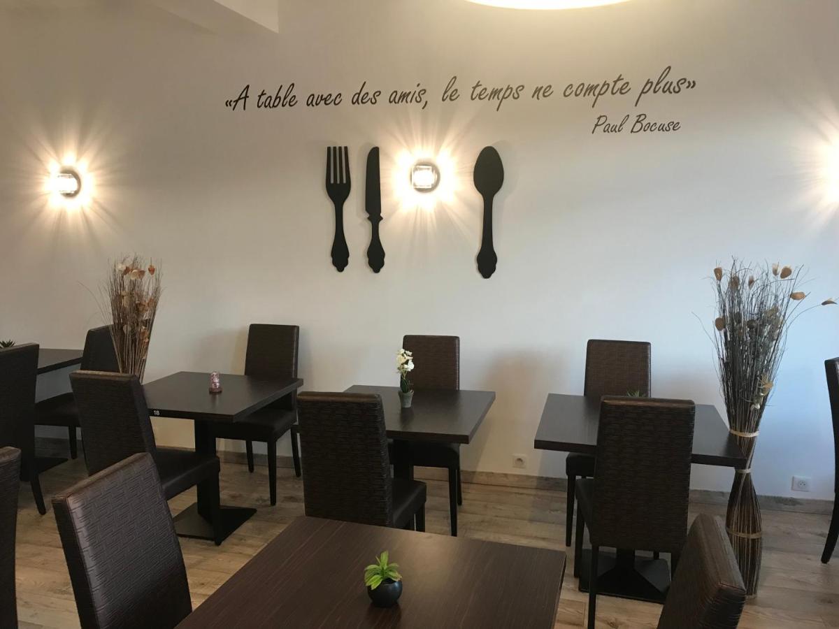 Hotel De La Croisee - Image 1