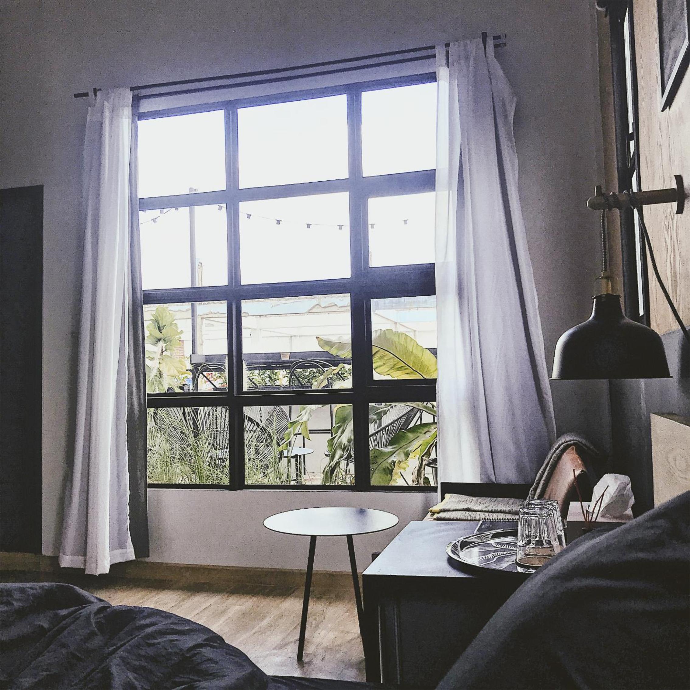 Beige Poshtels + Netflix