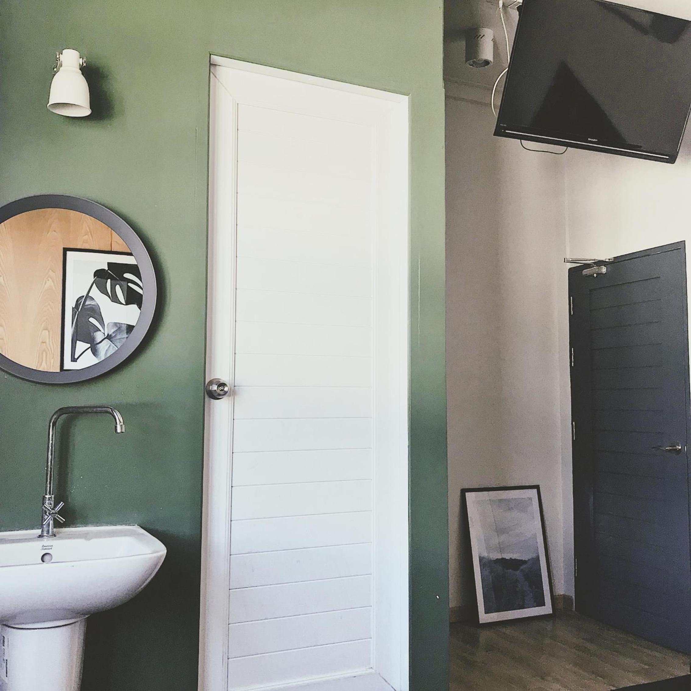 Beige Poshtels + Netflix
