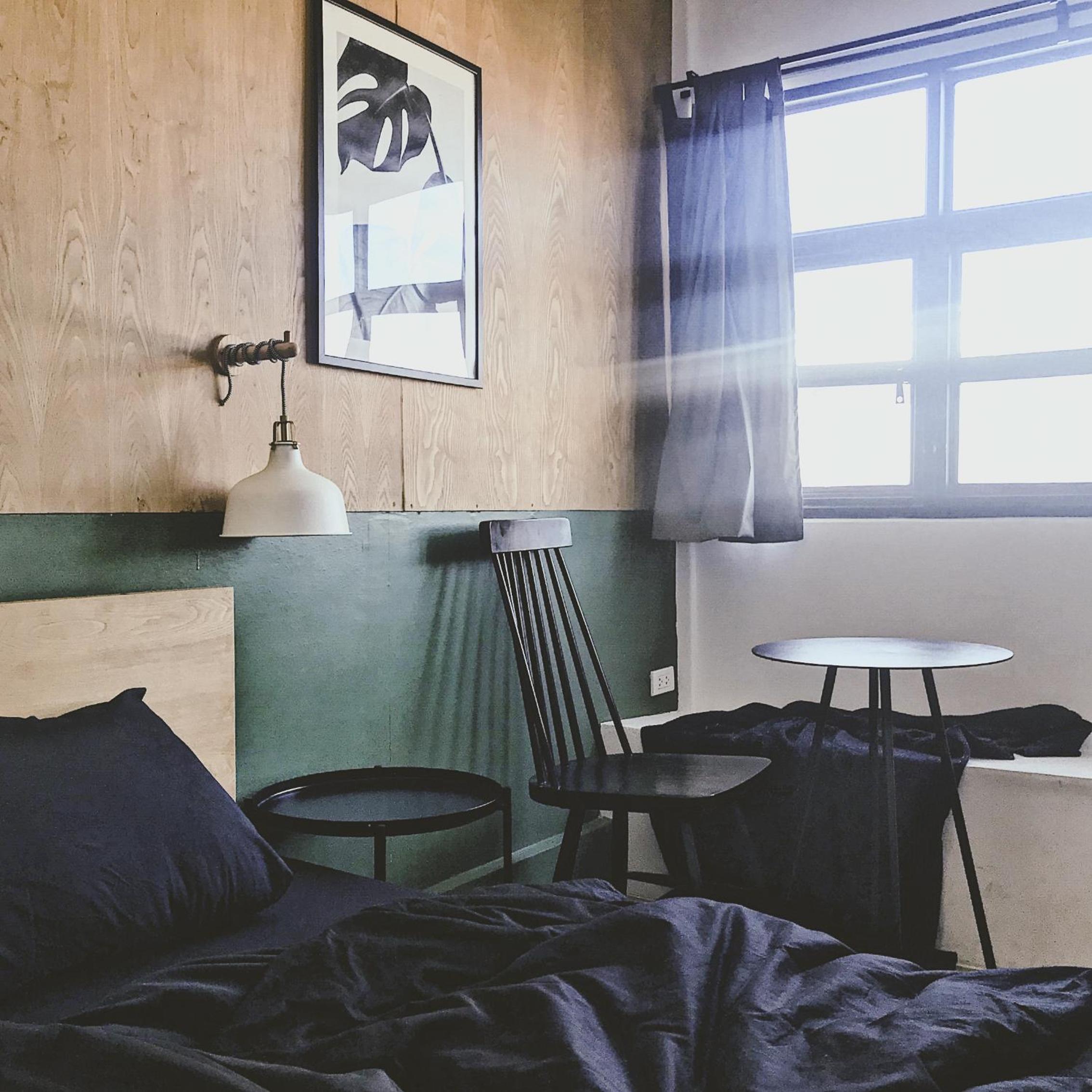 Beige Poshtels + Netflix