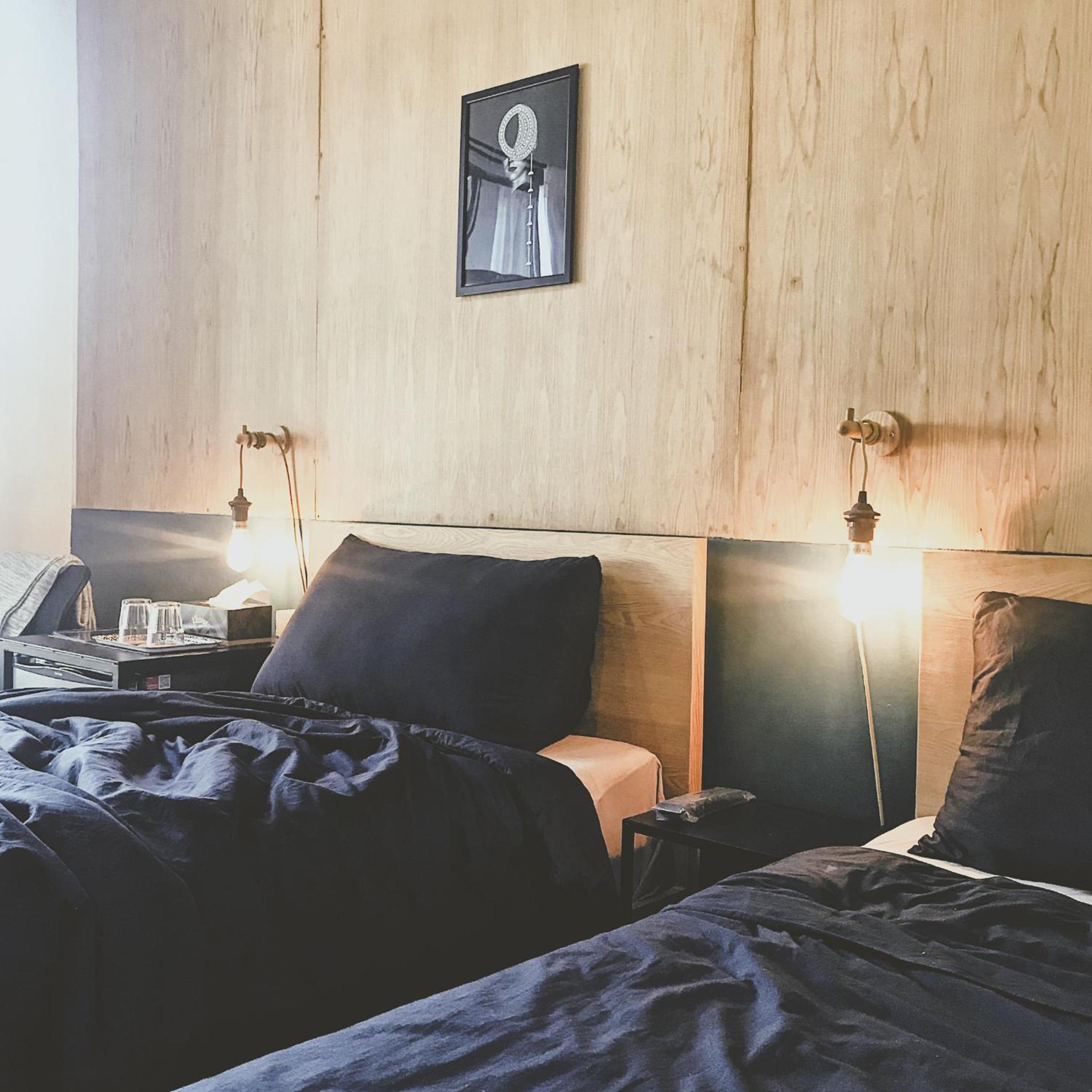 Beige Poshtels + Netflix